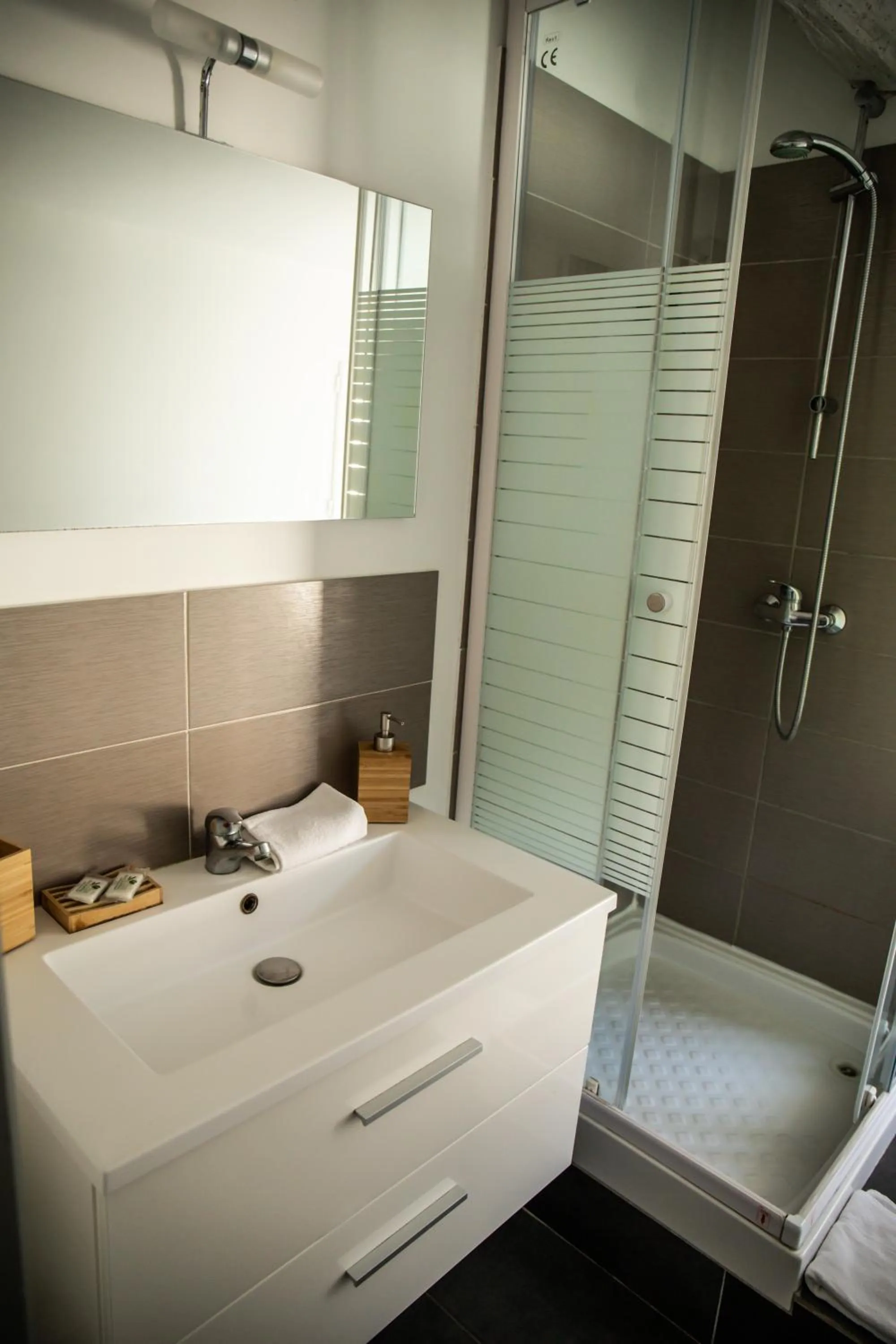 Shower in Auberge Sainte Marguerite