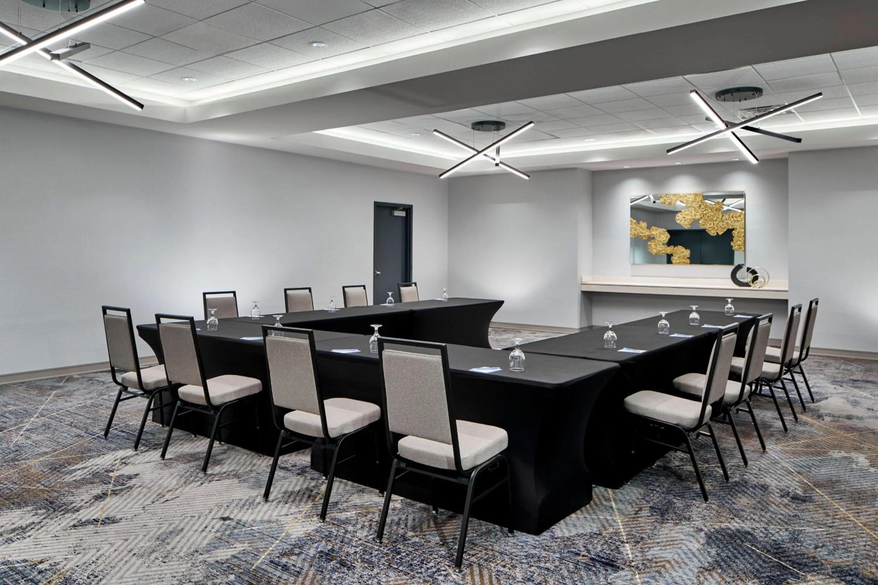 Meeting/conference room in Delta Hotels by Marriott Toledo