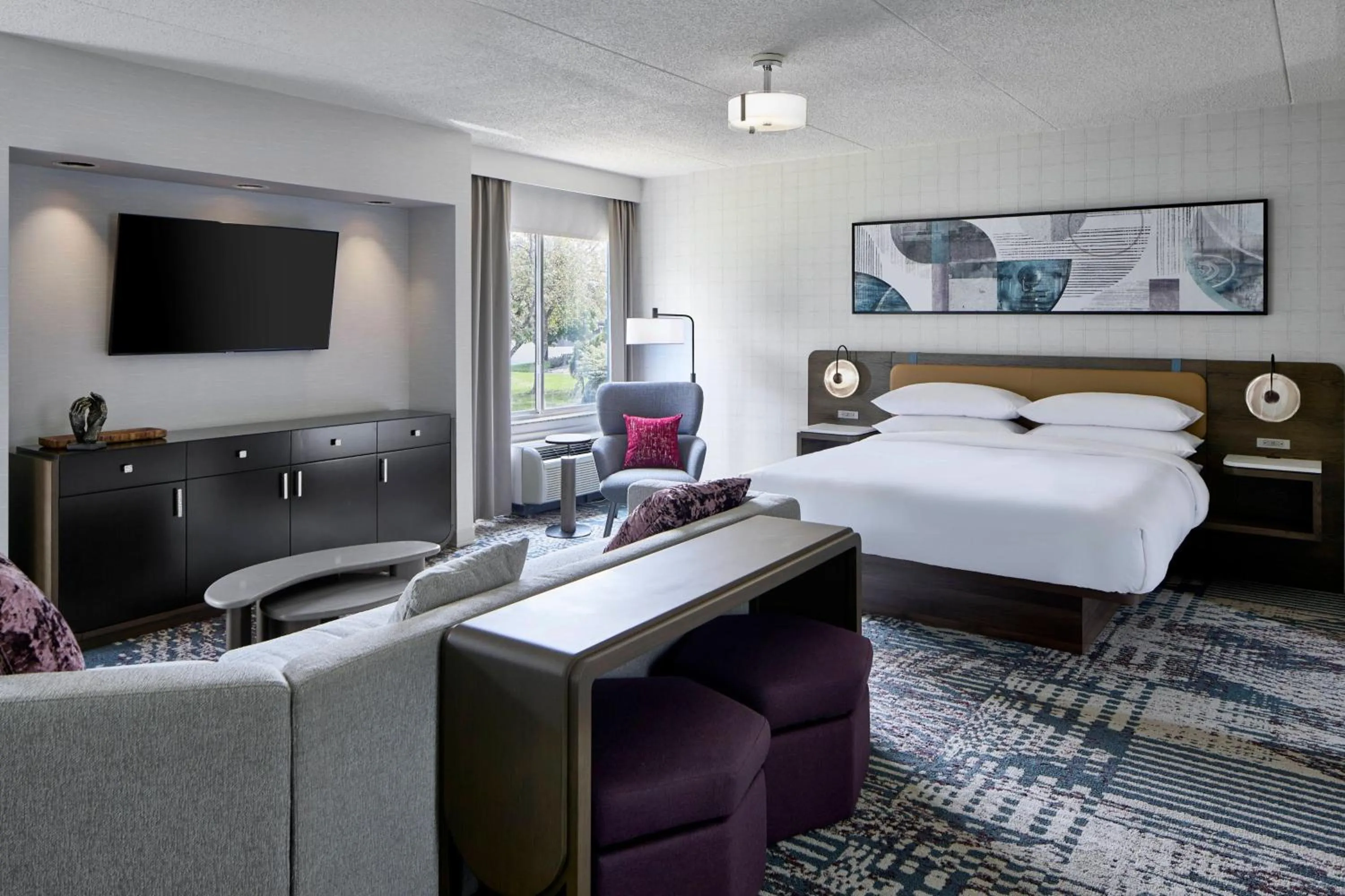 Photo of the whole room, Bed in Delta Hotels by Marriott Toledo