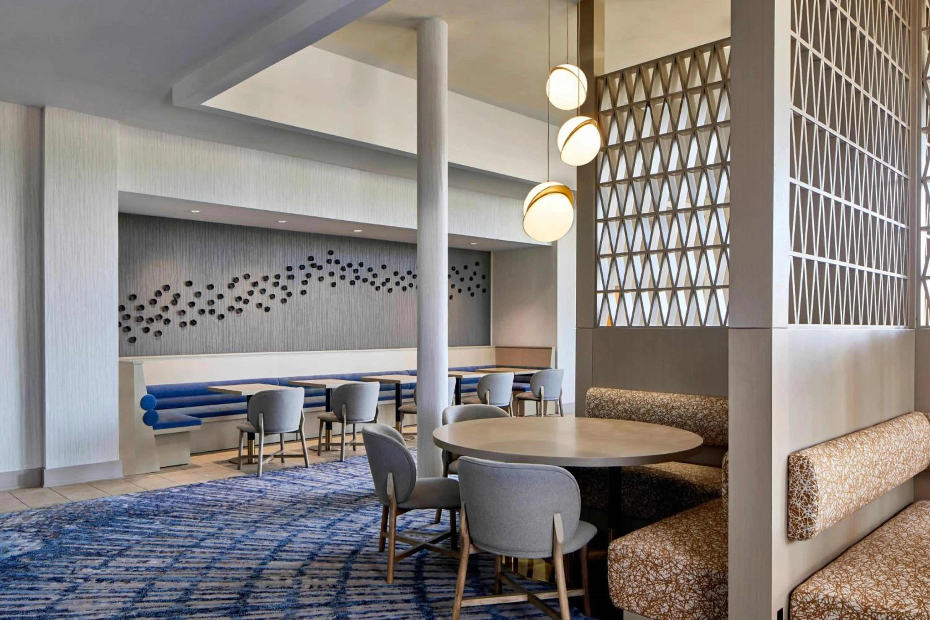 Restaurant/places to eat in Delta Hotels by Marriott Toledo