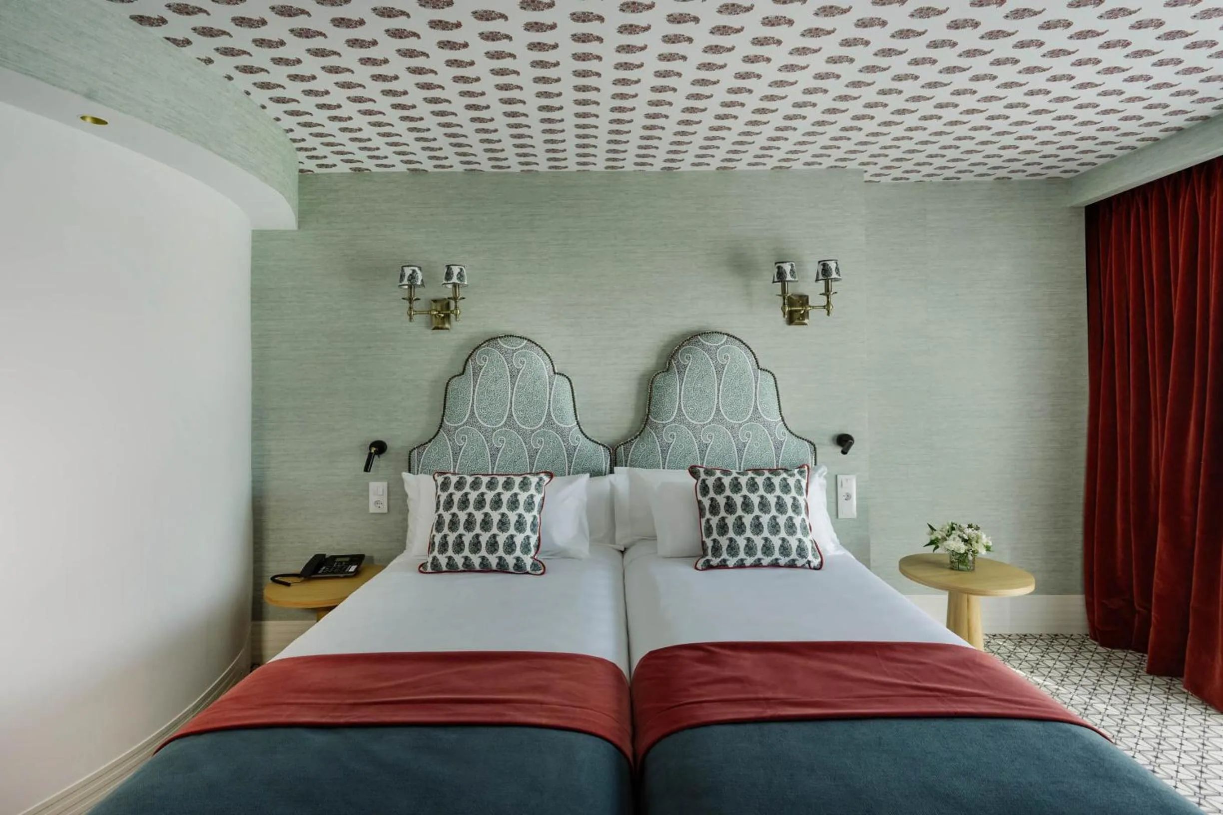 Photo of the whole room, Bed in The First One Madrid Preciados