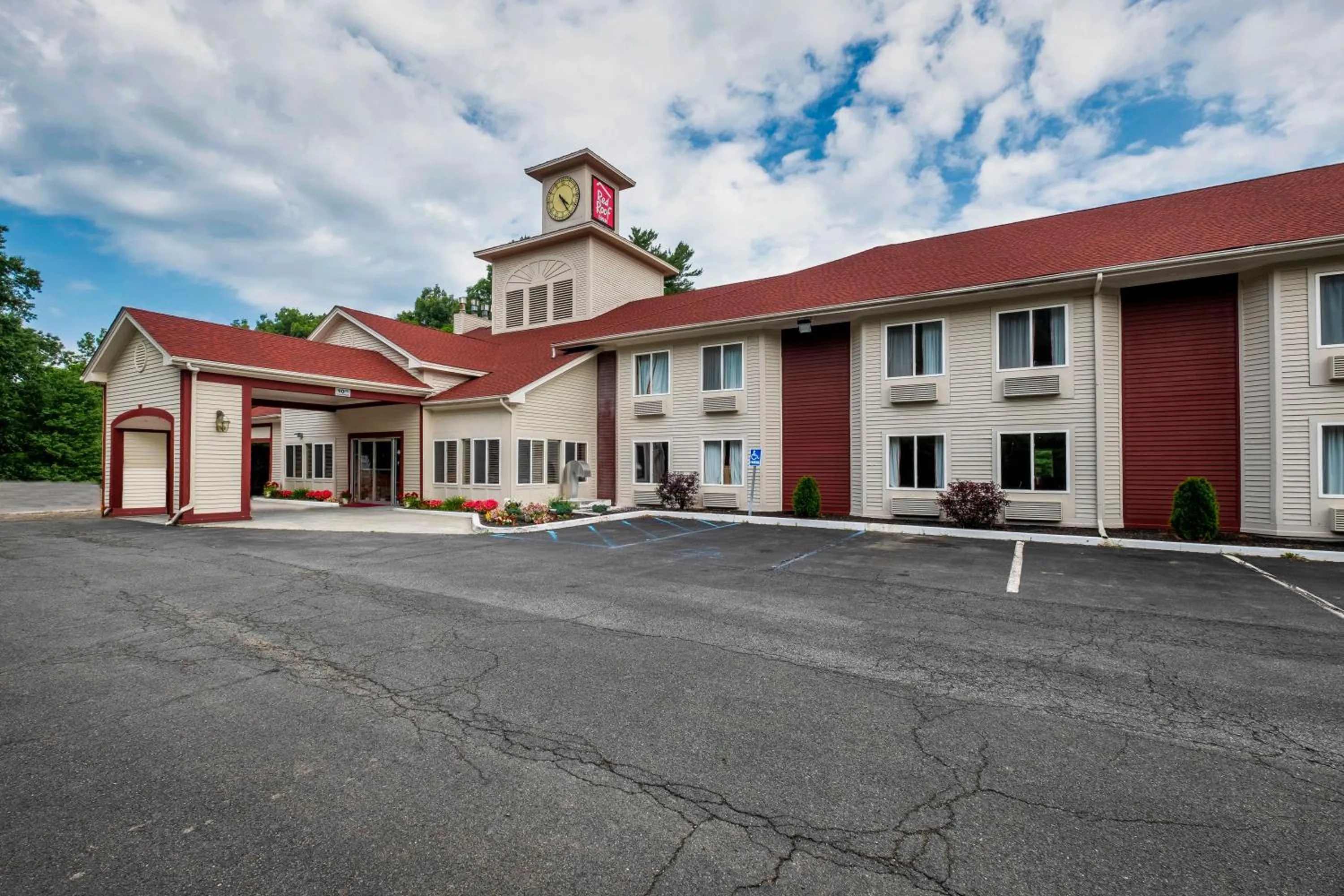 Property building in Red Roof Inn Clifton Park