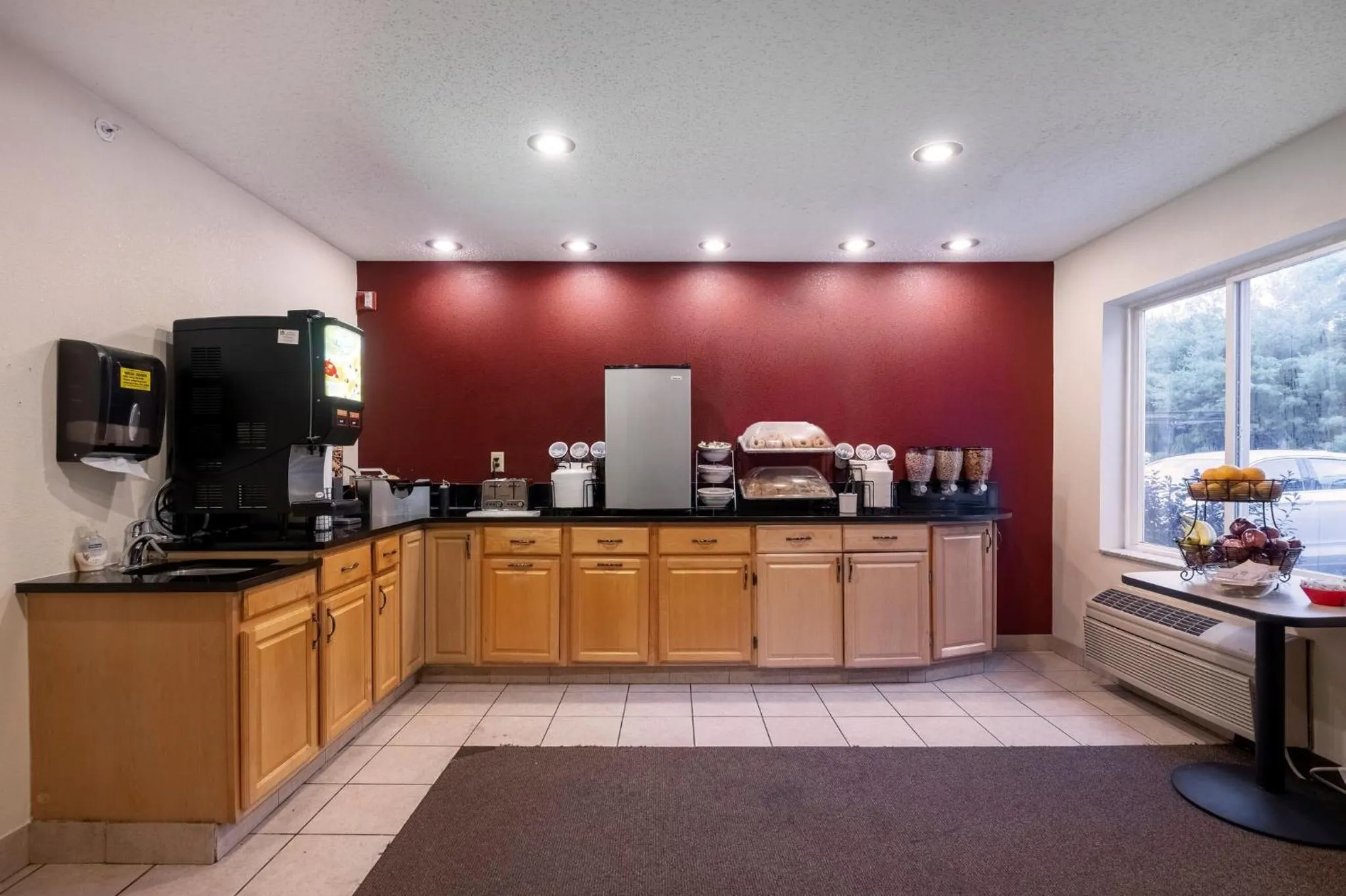 Breakfast in Red Roof Inn Clifton Park