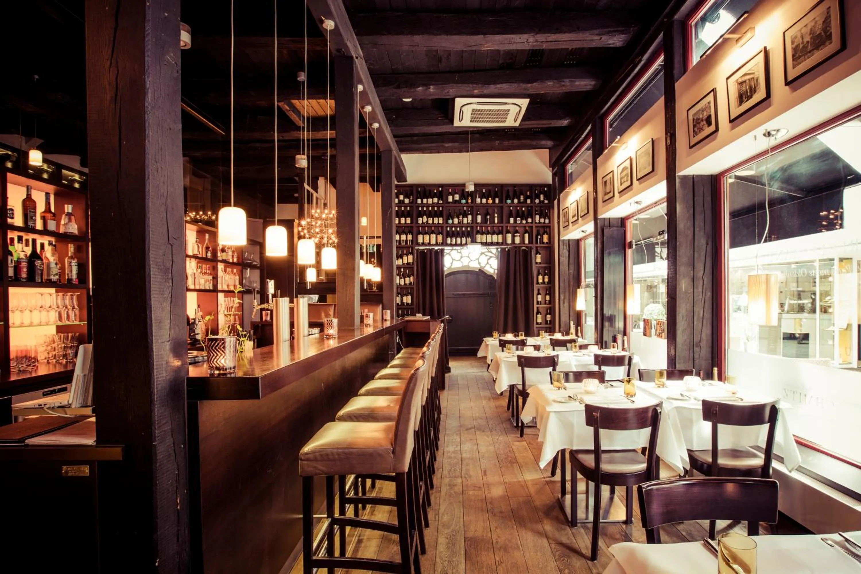 Restaurant/places to eat in Altera Hotel