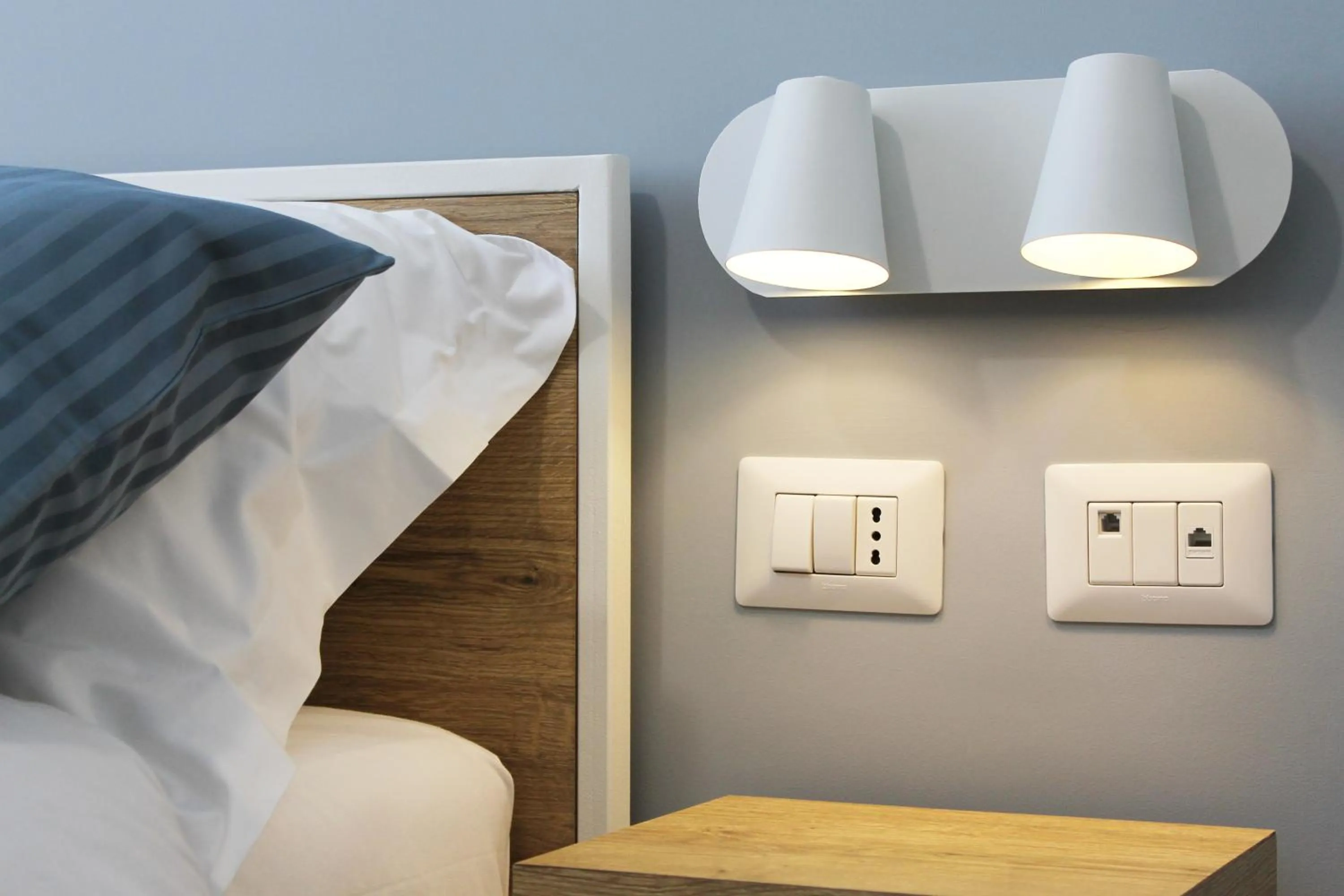 Bed in City View Naples