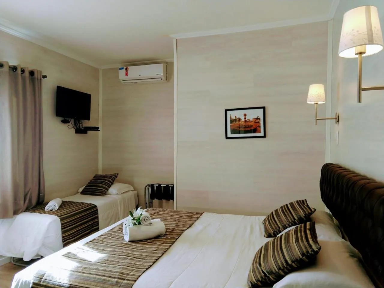 Photo of the whole room, Bed in Pousada Jasmim