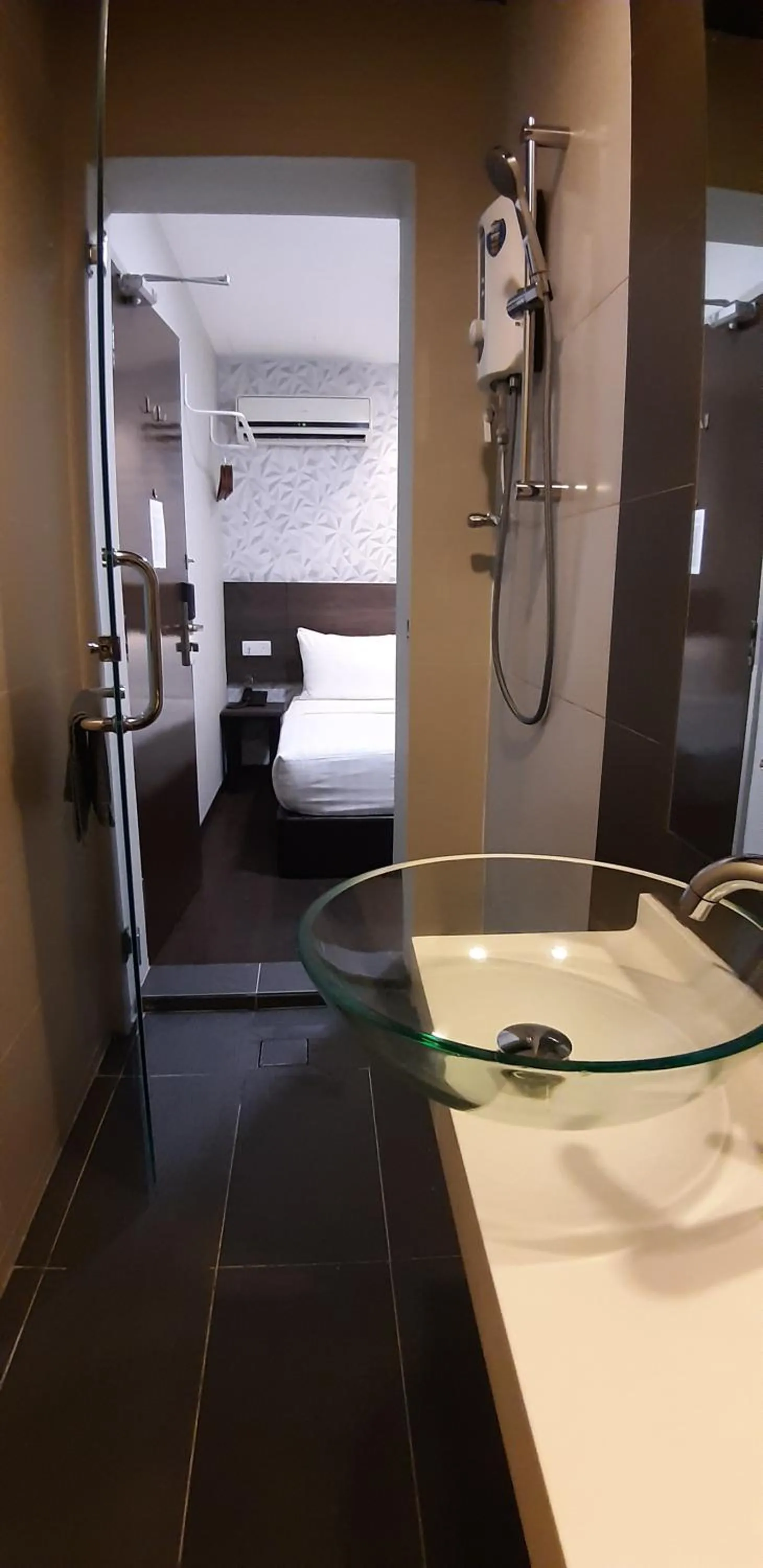 Bathroom, Bed in MIICO Hotel @ Mount Austin