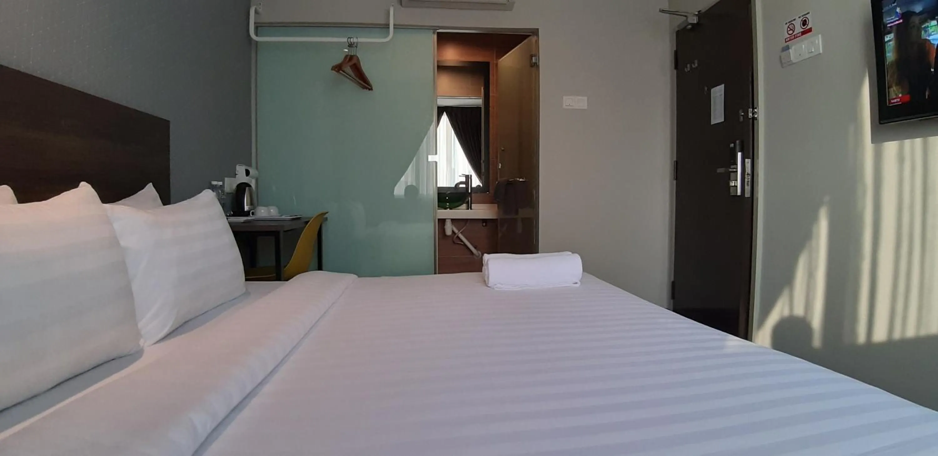 Bathroom, Bed in MIICO Hotel @ Mount Austin