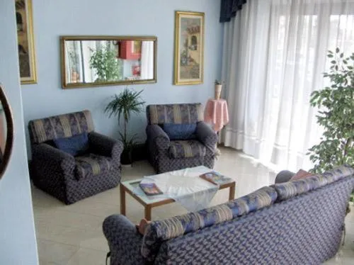 Communal lounge/ TV room in Hotel Firenze