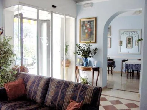 Communal lounge/ TV room in Hotel Firenze