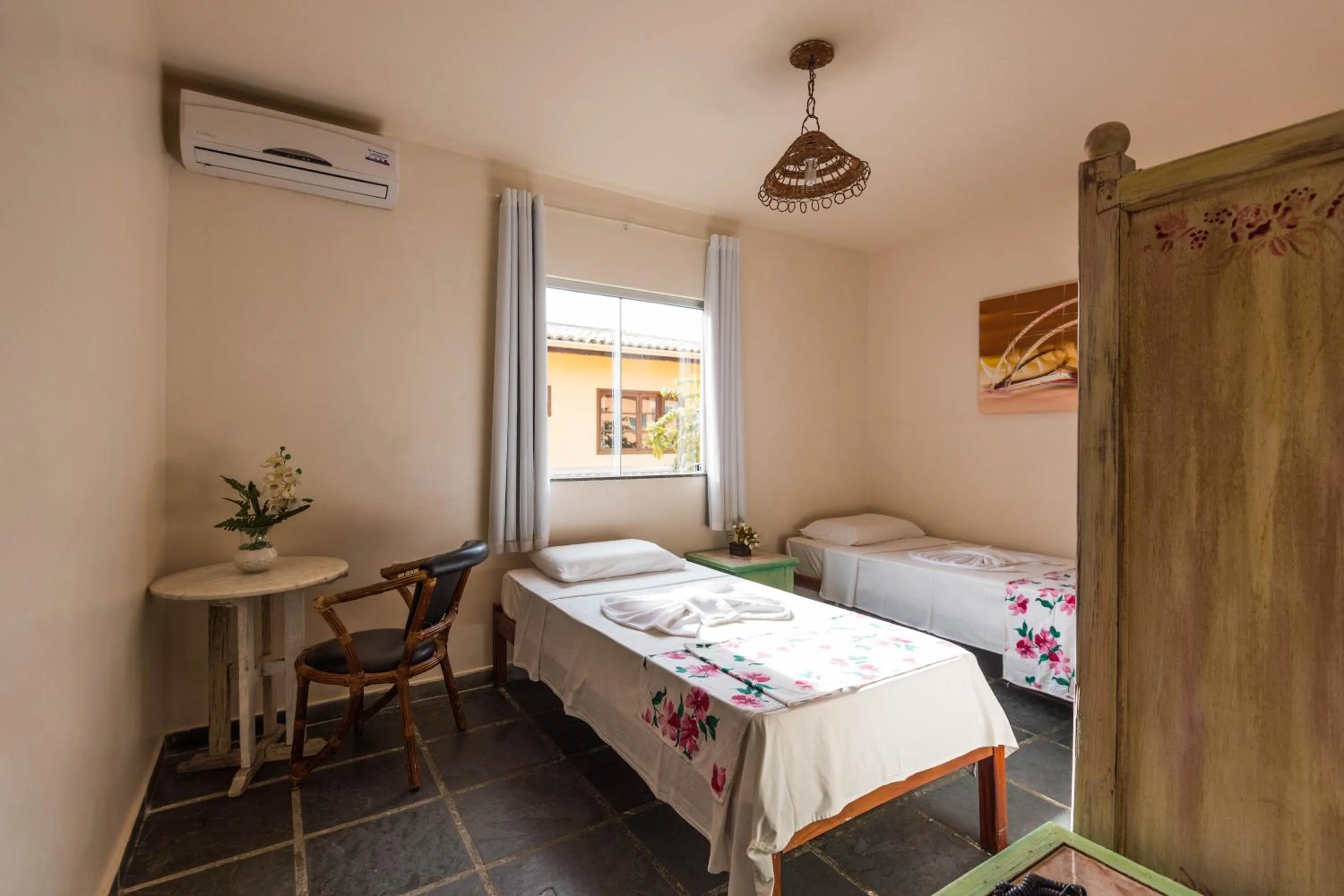 Bedroom, Bed in Vale Verde Praia Hotel