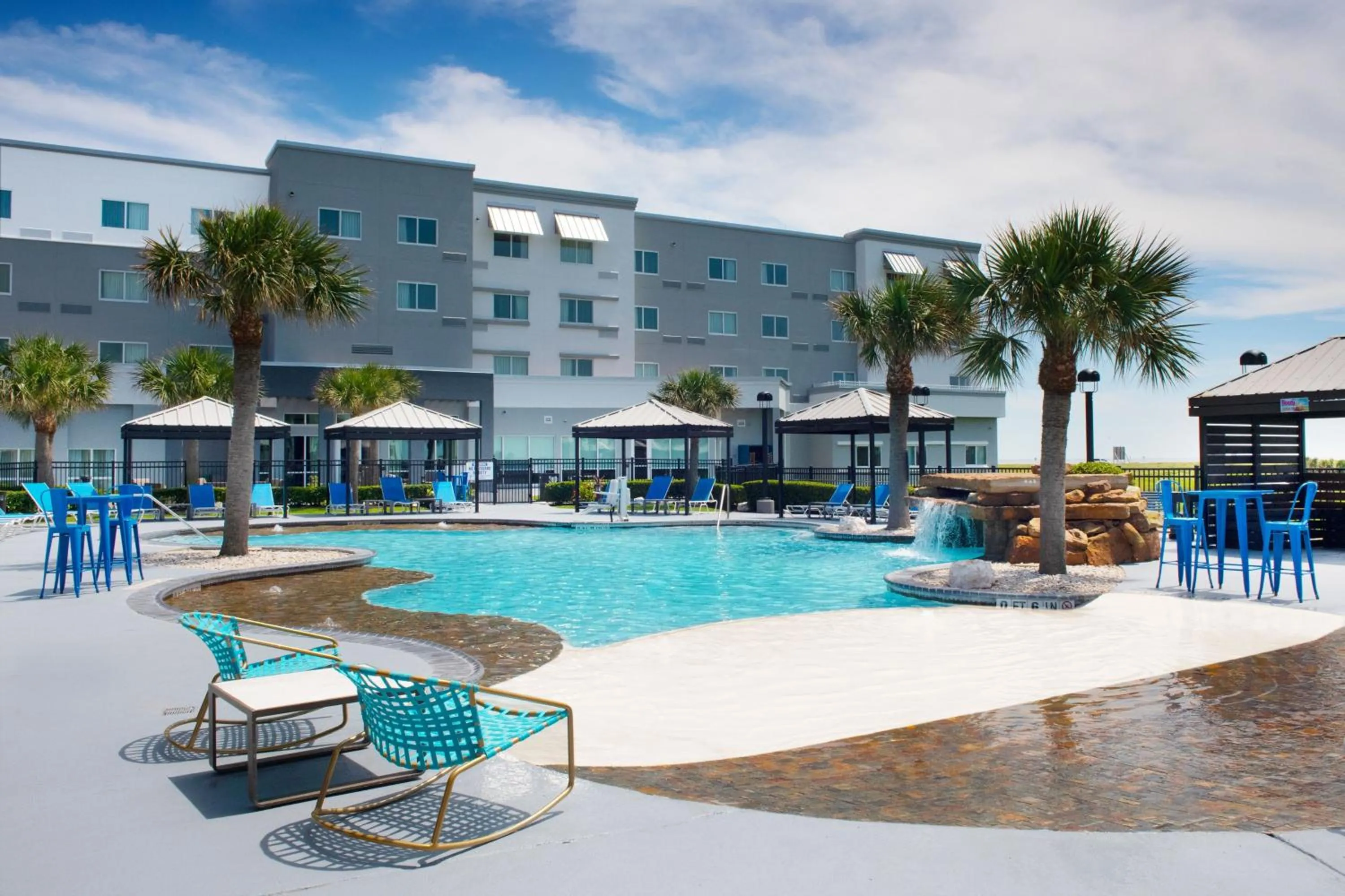 Swimming pool in Courtyard by Marriott Galveston Island