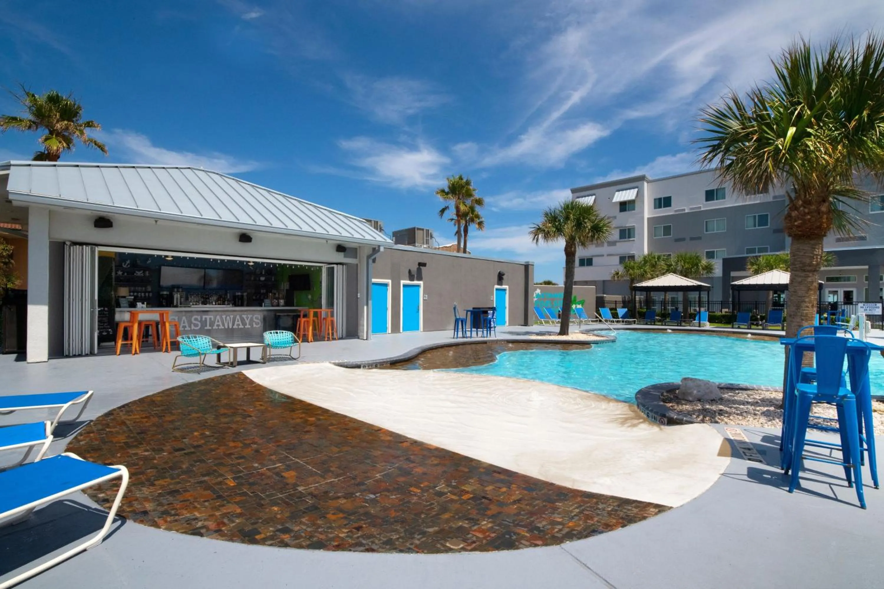 Swimming pool in Courtyard by Marriott Galveston Island