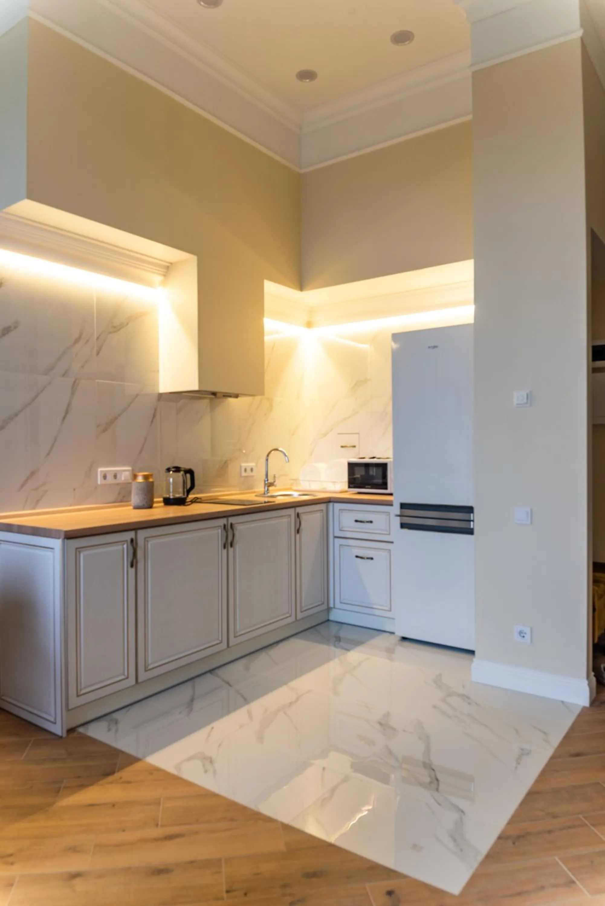 Kitchen or kitchenette in Apart hotel Greenwood near Sea