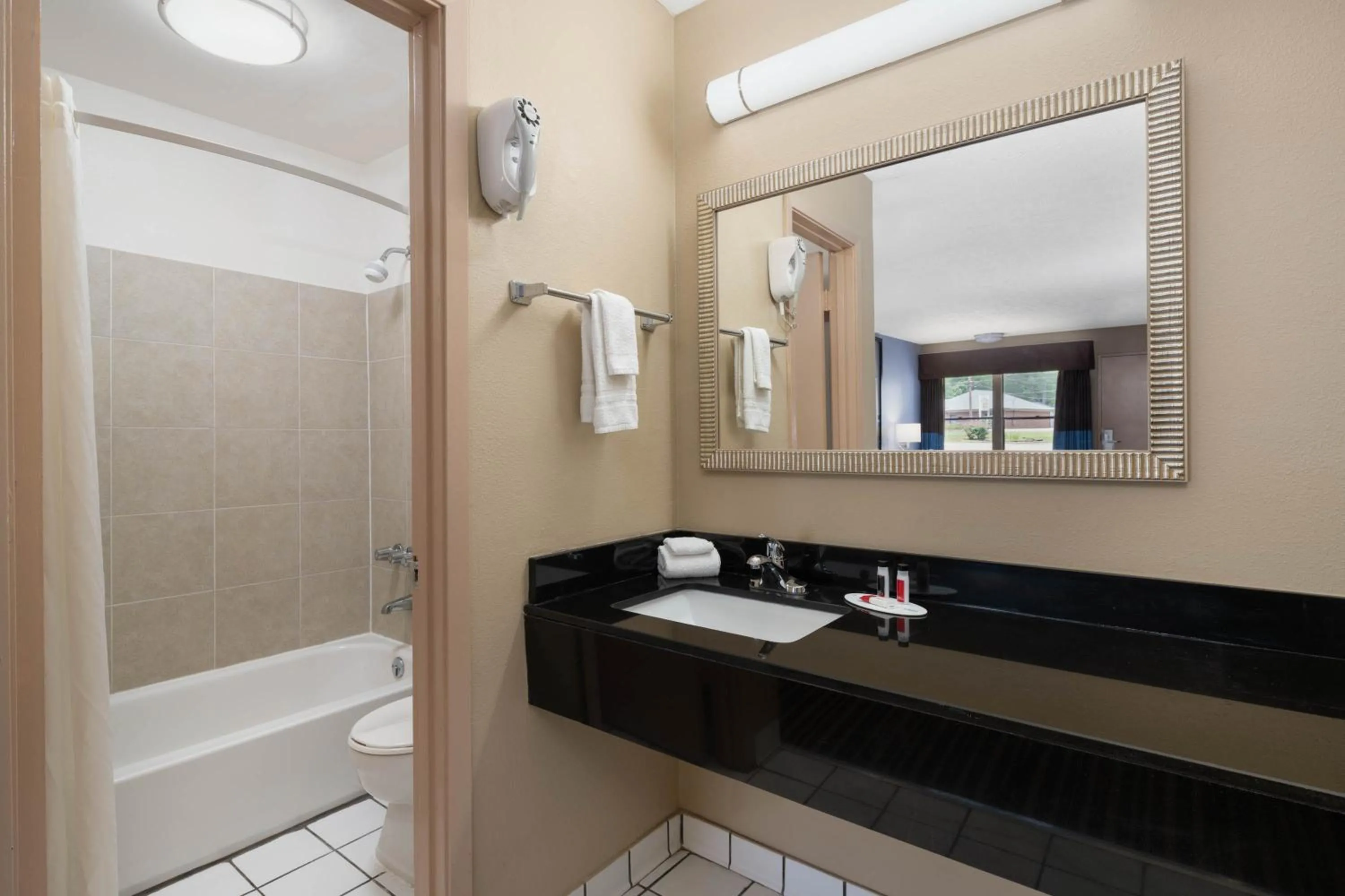 Super 8 by Wyndham Gadsden AL