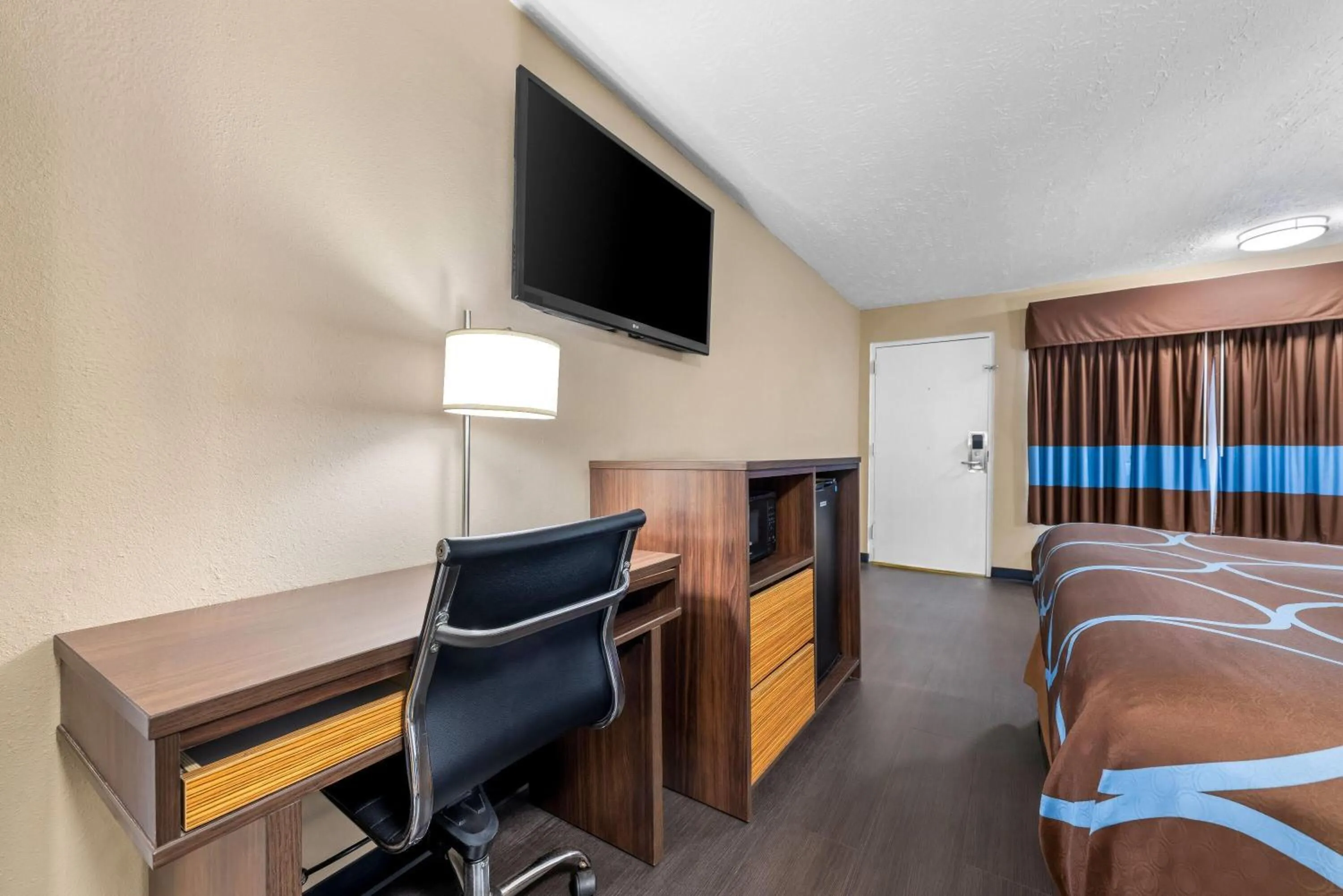 Bed in Super 8 by Wyndham Gadsden AL