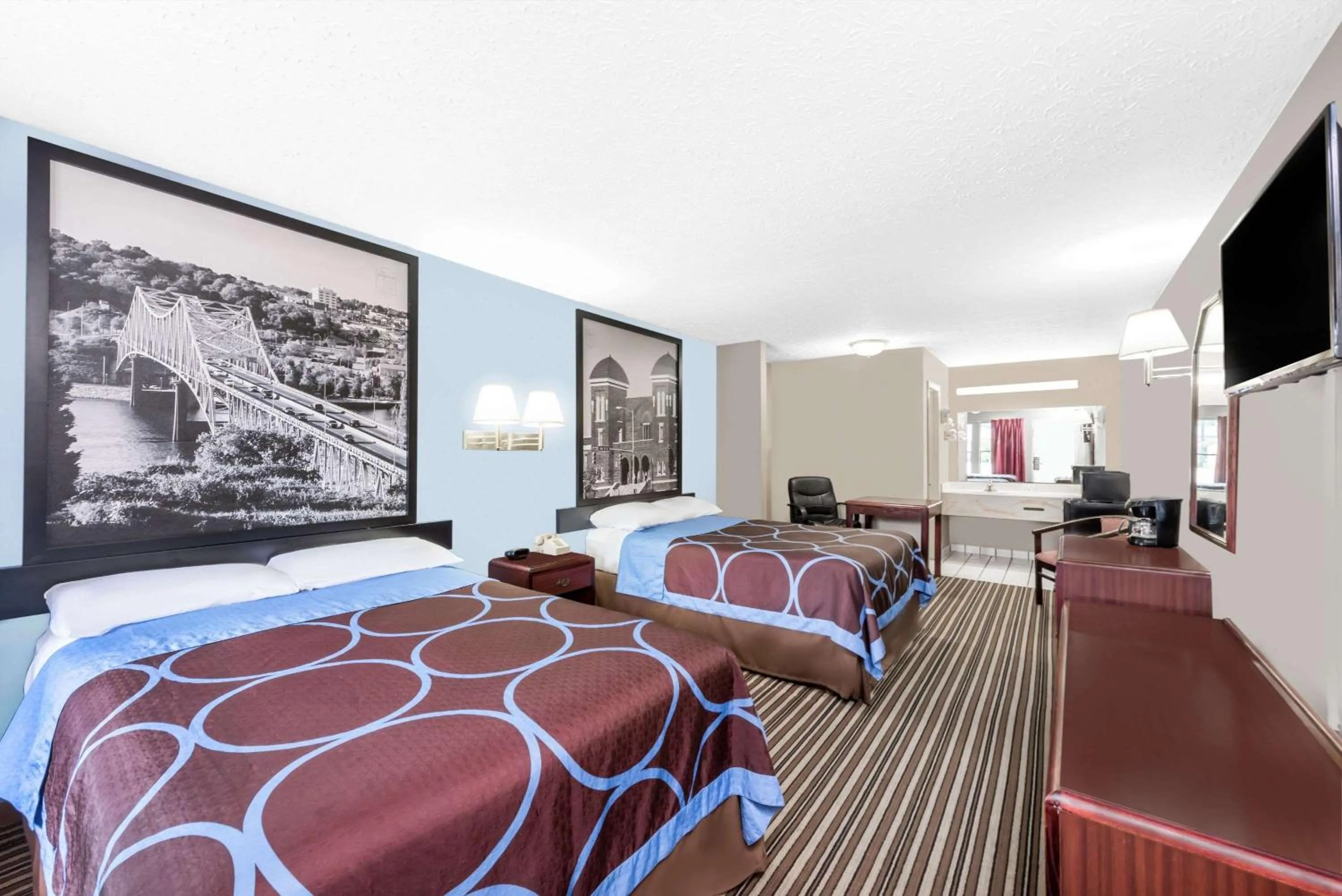 Photo of the whole room, Bed in Super 8 by Wyndham Gadsden AL