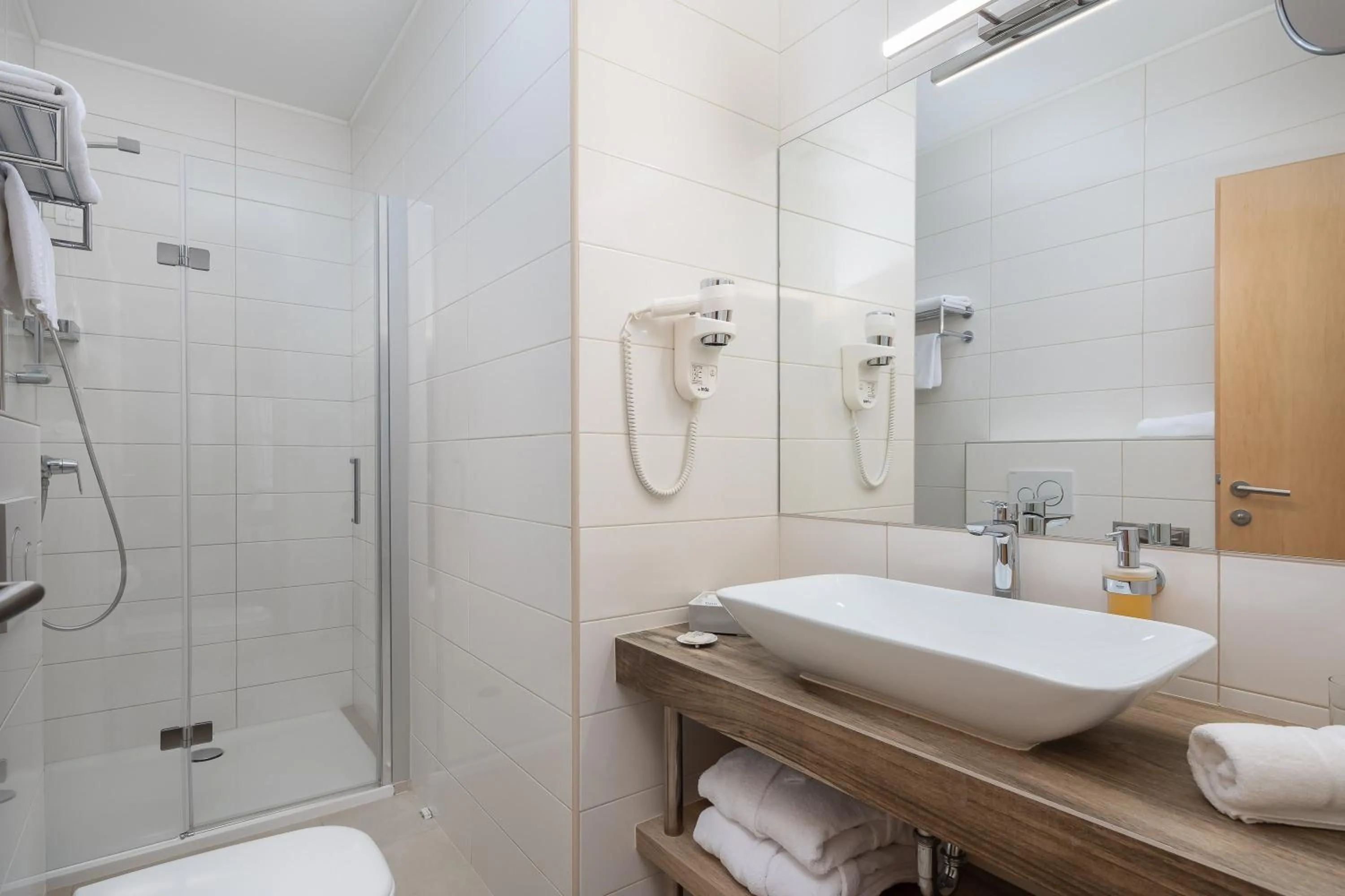 Bathroom in Aparthotel Flora