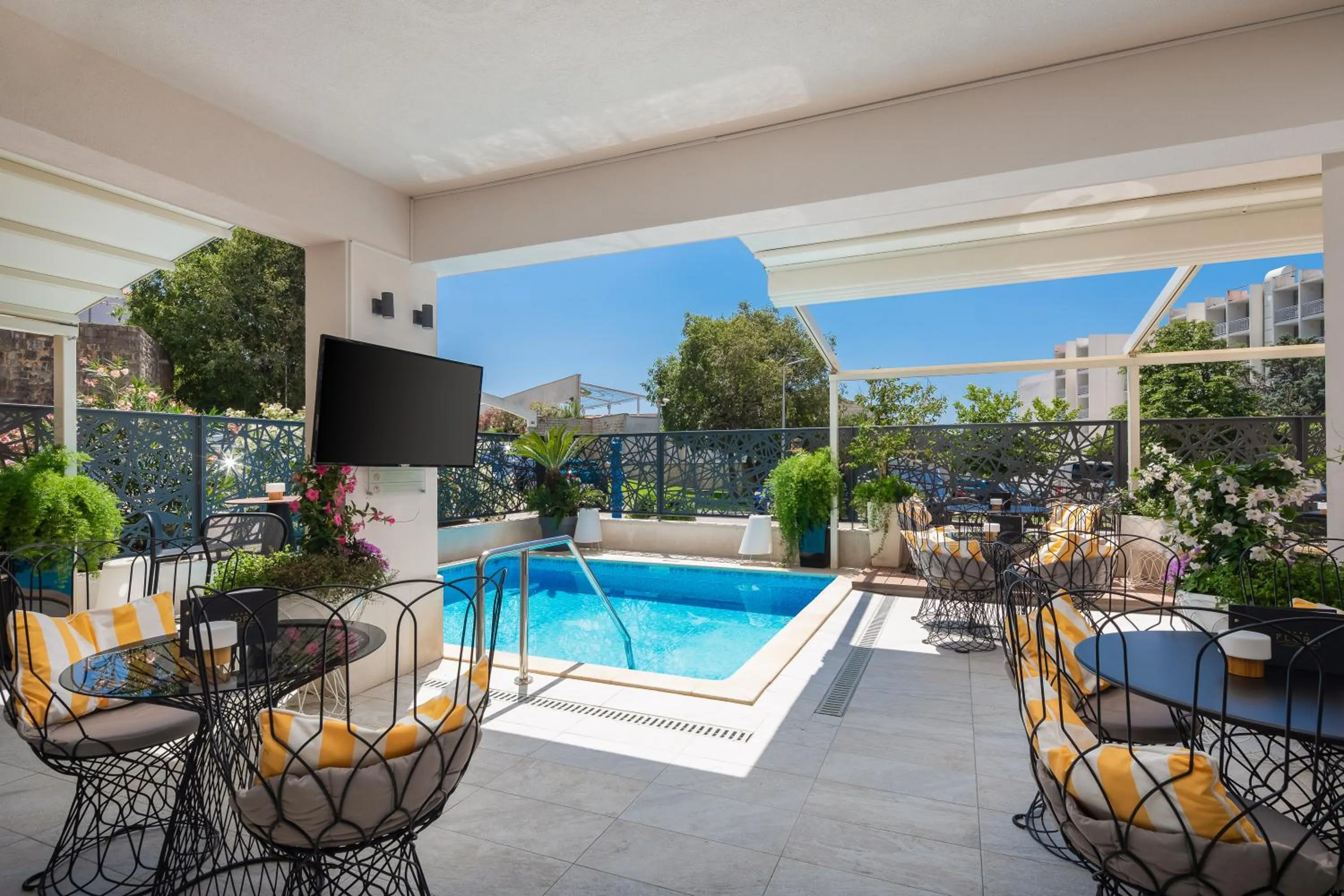 Day in Aparthotel Flora