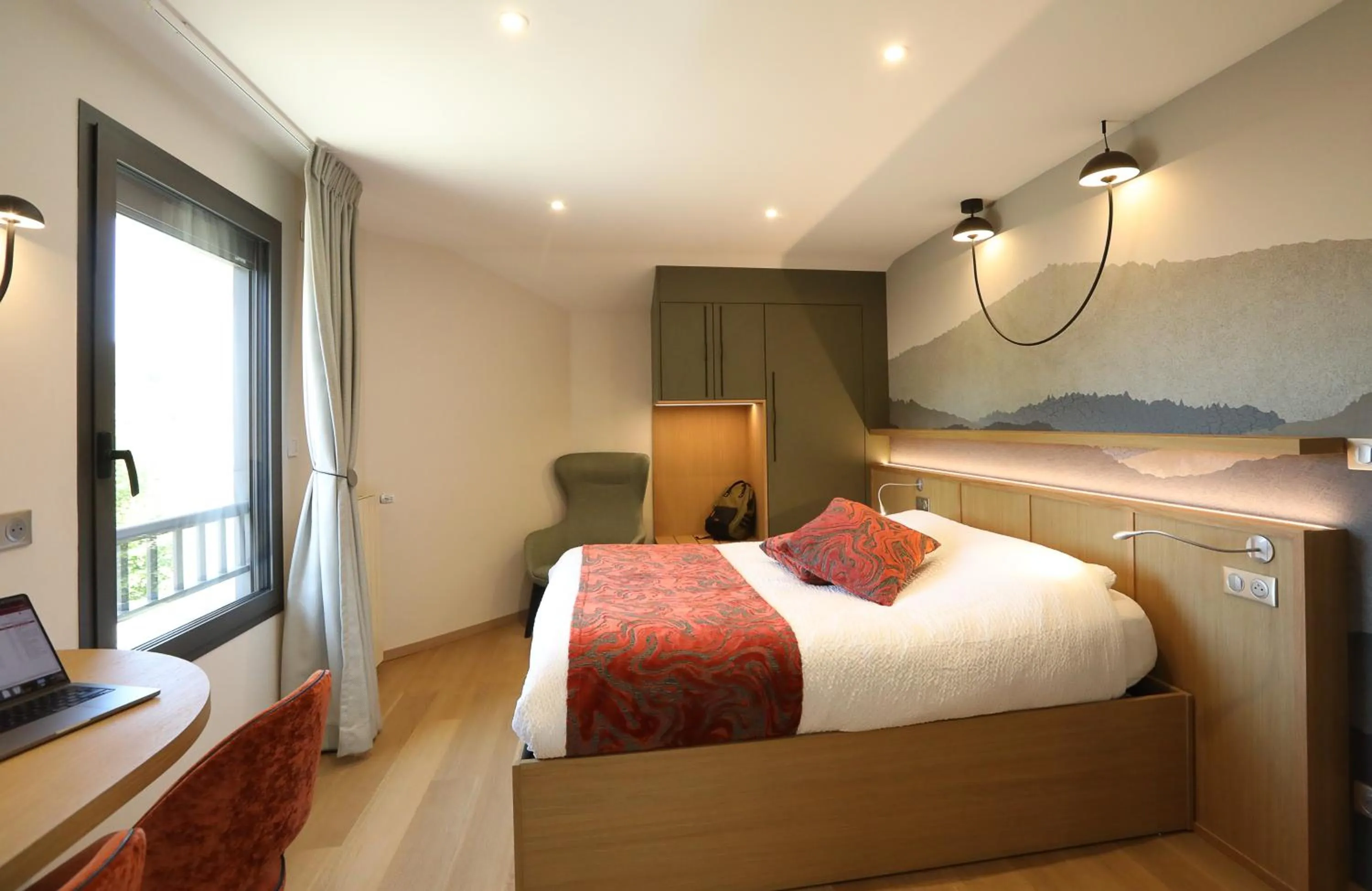 Bed in Logis Hotel Spa Restaurant Le Provence