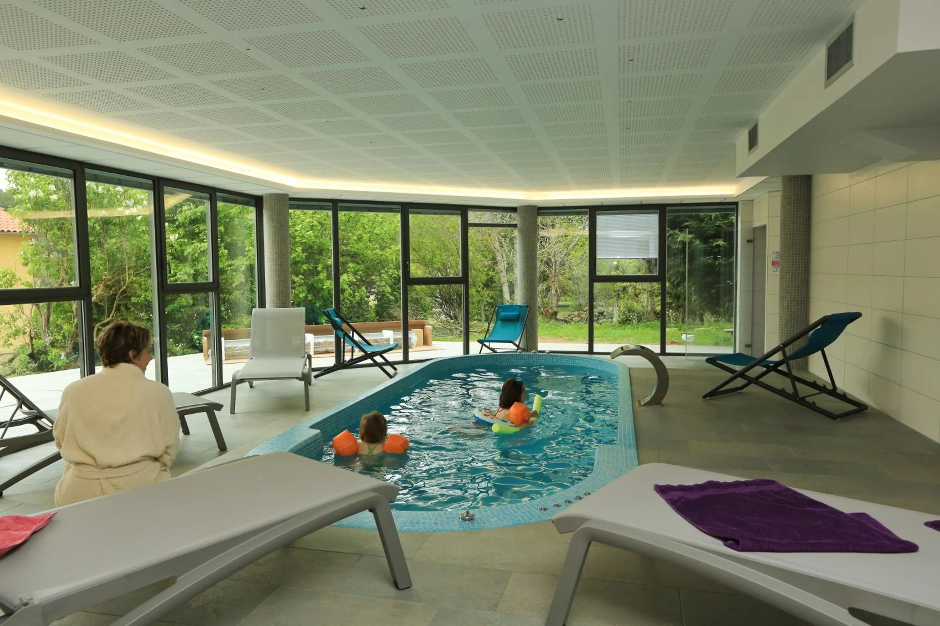 Spa and wellness centre/facilities in Logis Hotel Spa Restaurant Le Provence