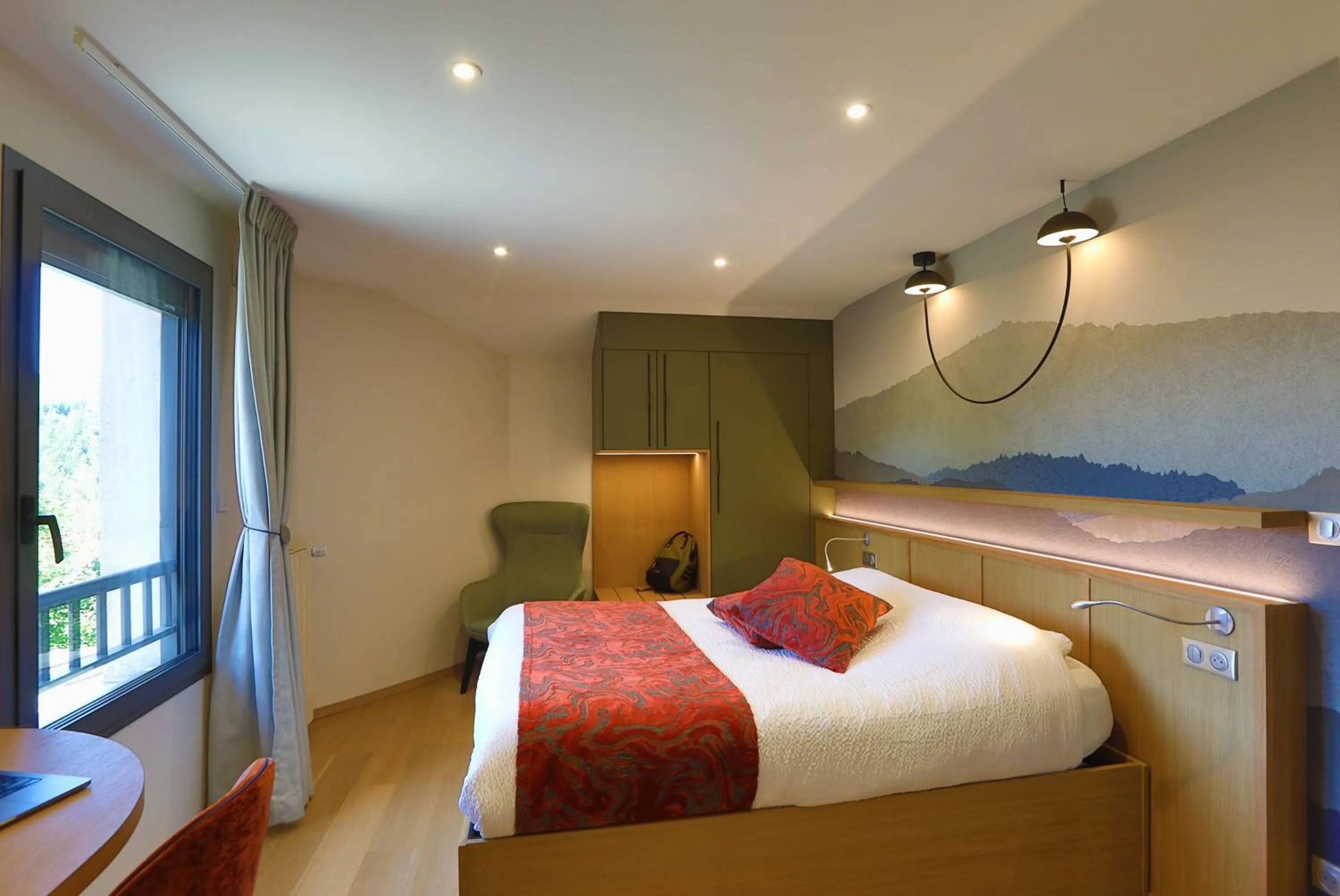 Bed in Logis Hotel Spa Restaurant Le Provence