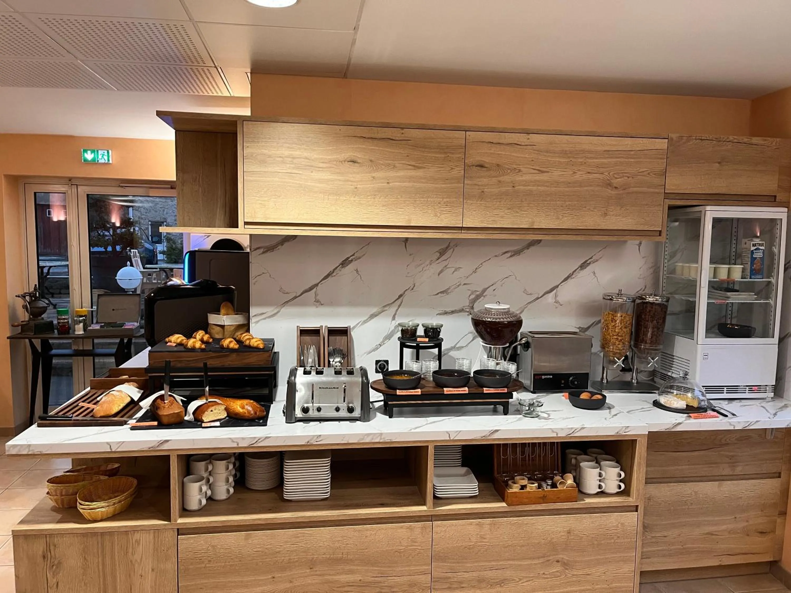 Logis Hotel Spa Restaurant Le Provence