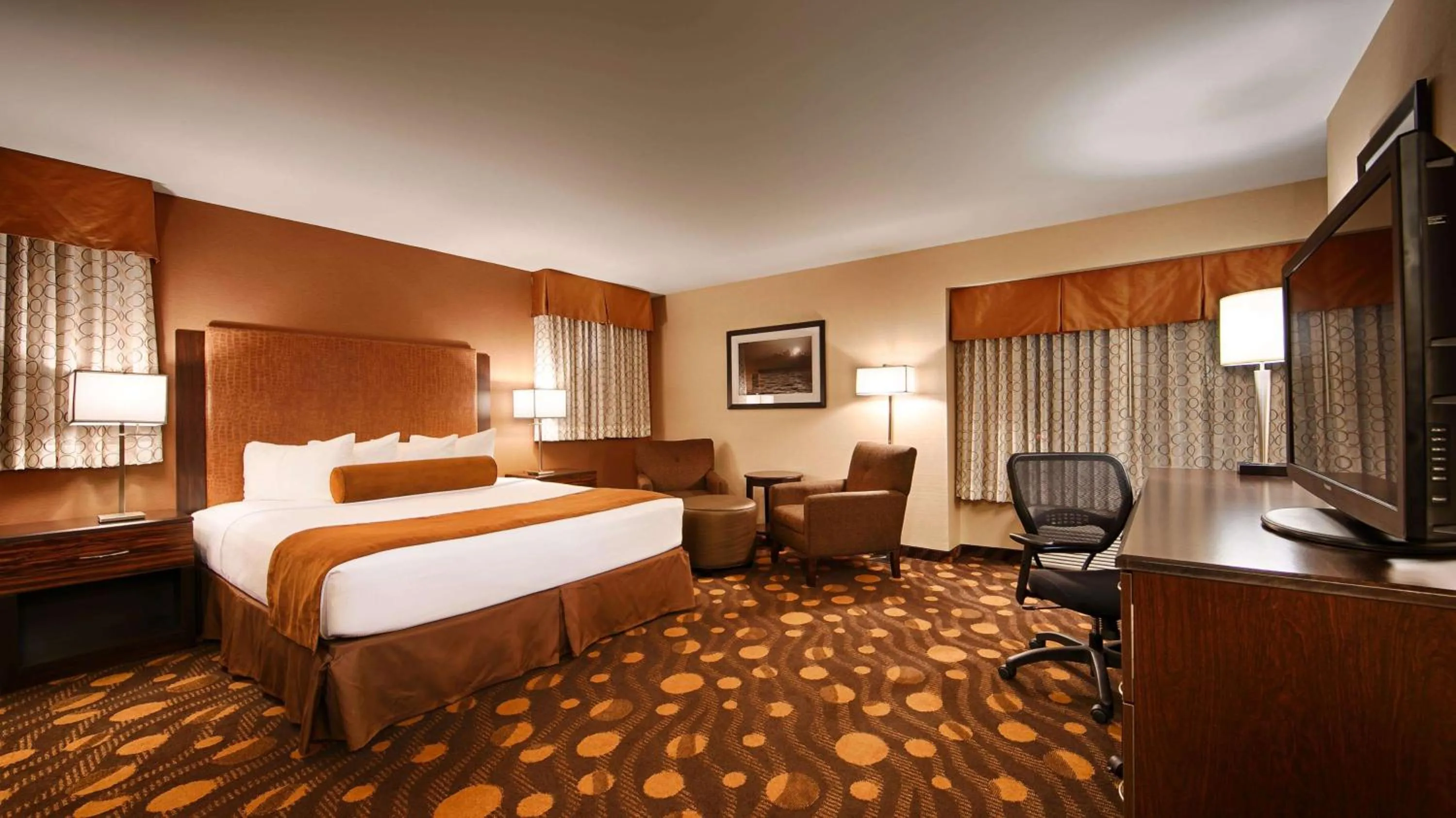 Photo of the whole room, Bed in Best Western Plus Suites Hotel Coronado Island