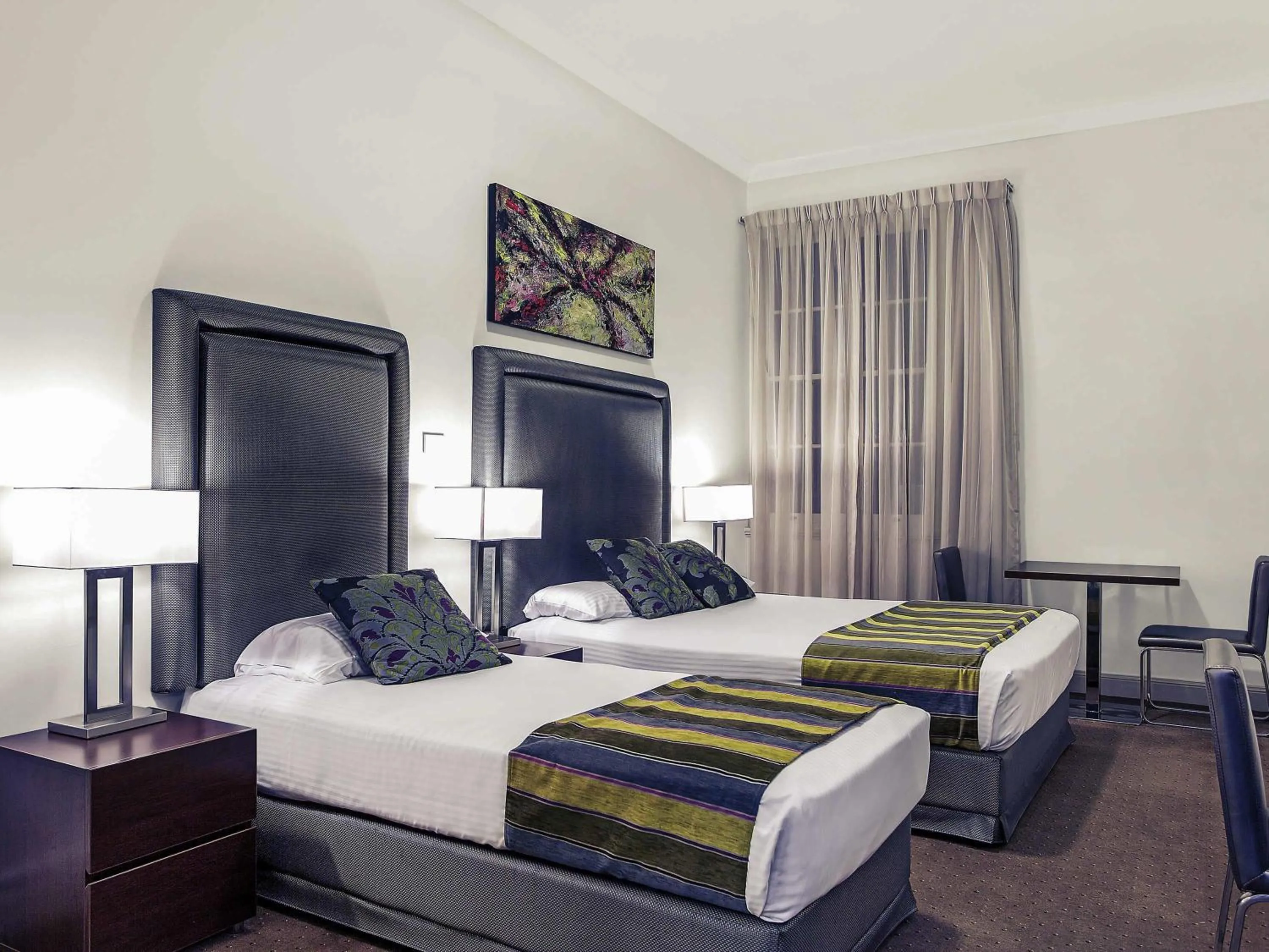 Property building, Bed in Mercure Maitland Monte Pio