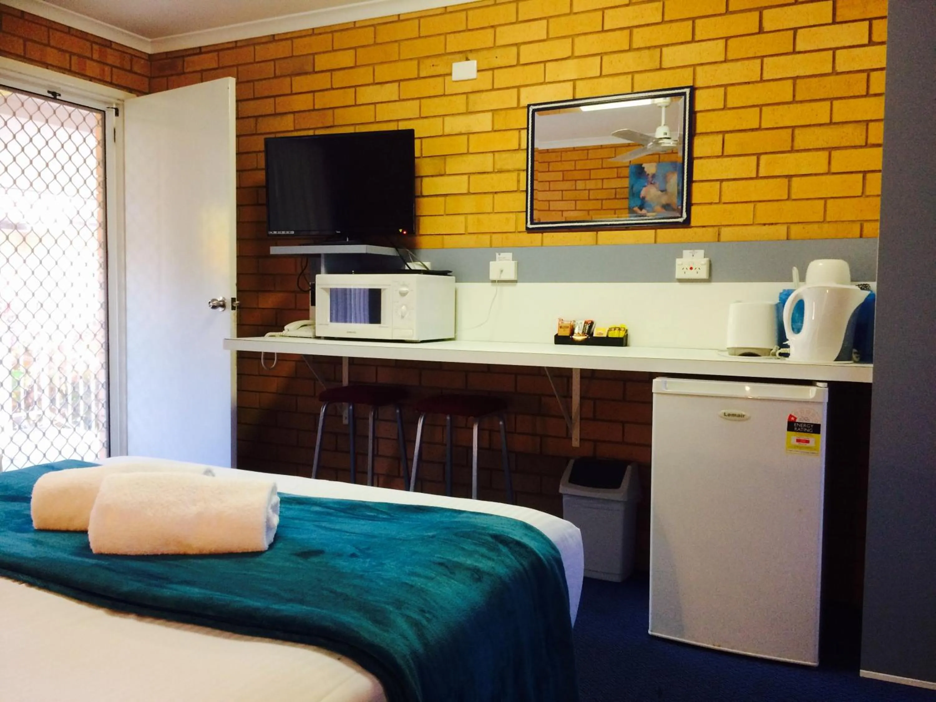 Bed in Bosuns Inn Motel