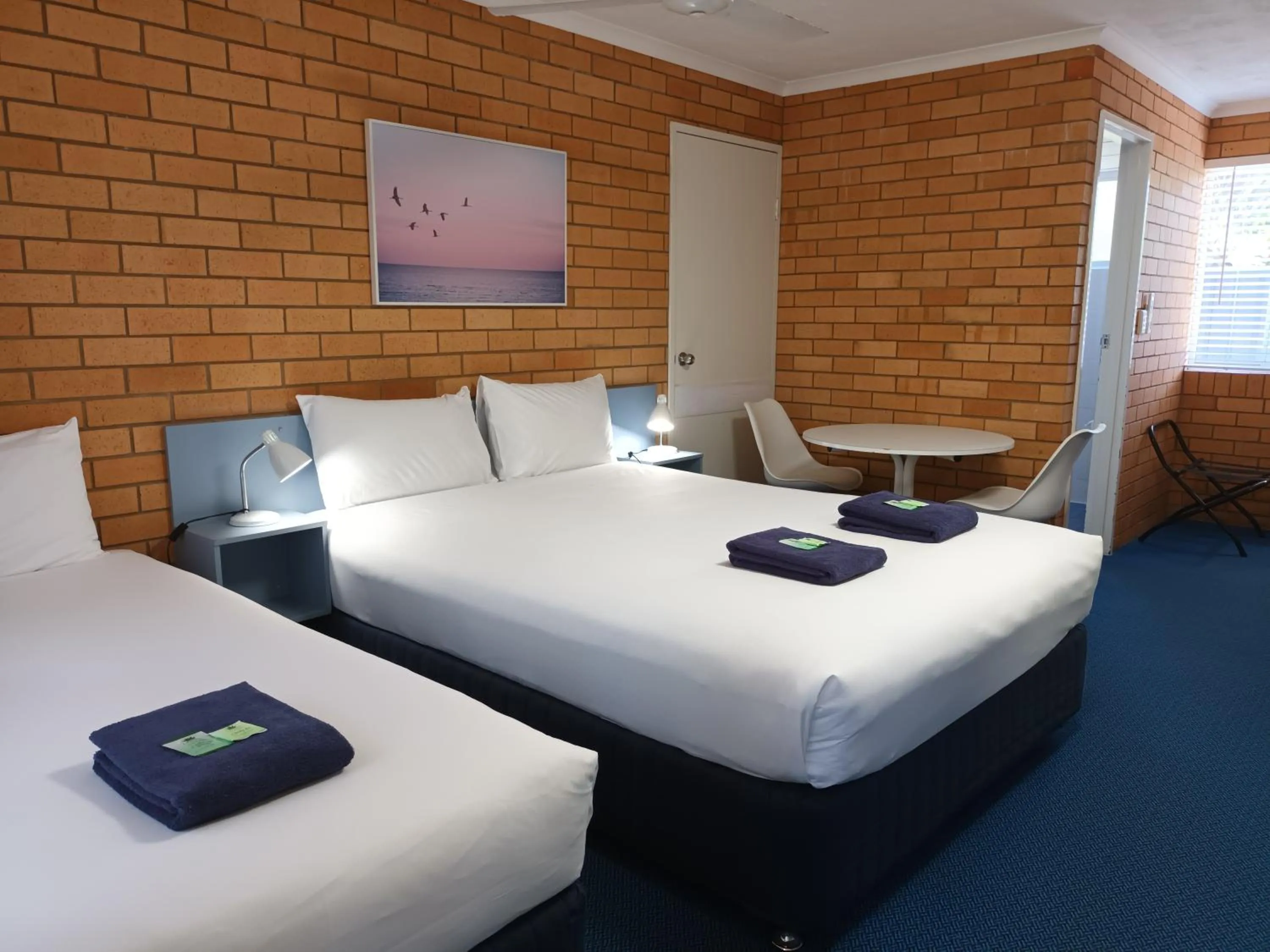 Bed in Bosuns Inn Motel