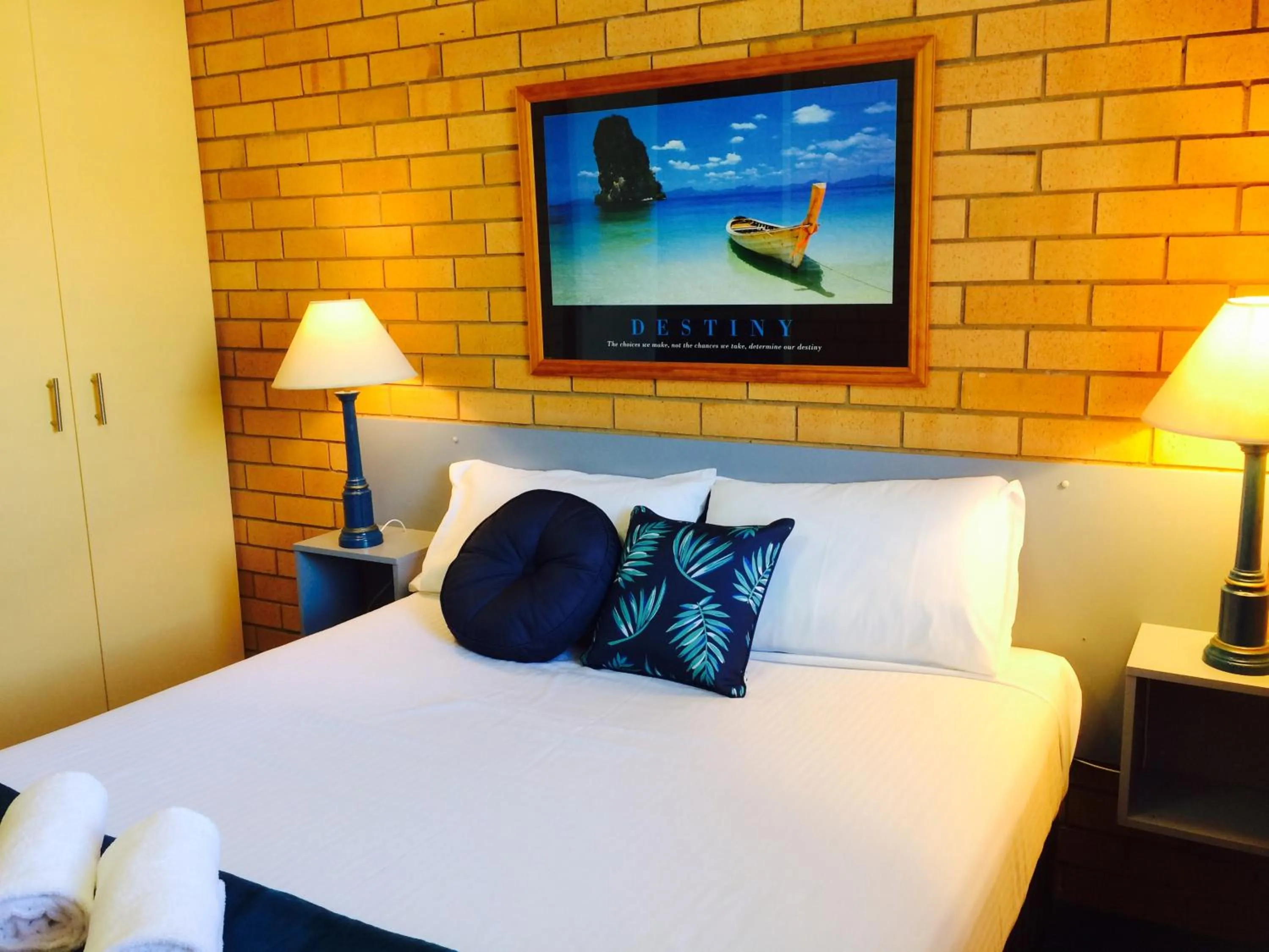 Bed in Bosuns Inn Motel