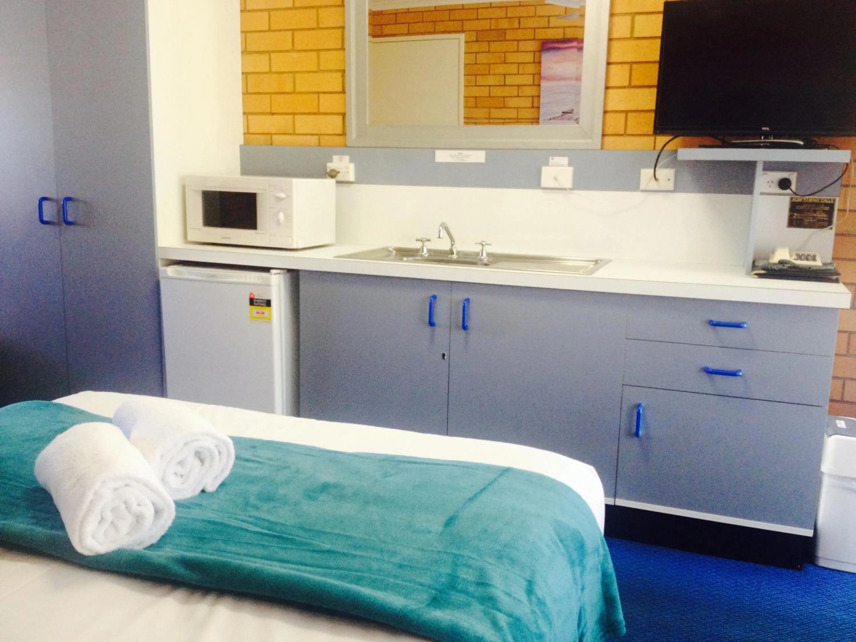 Bed in Bosuns Inn Motel