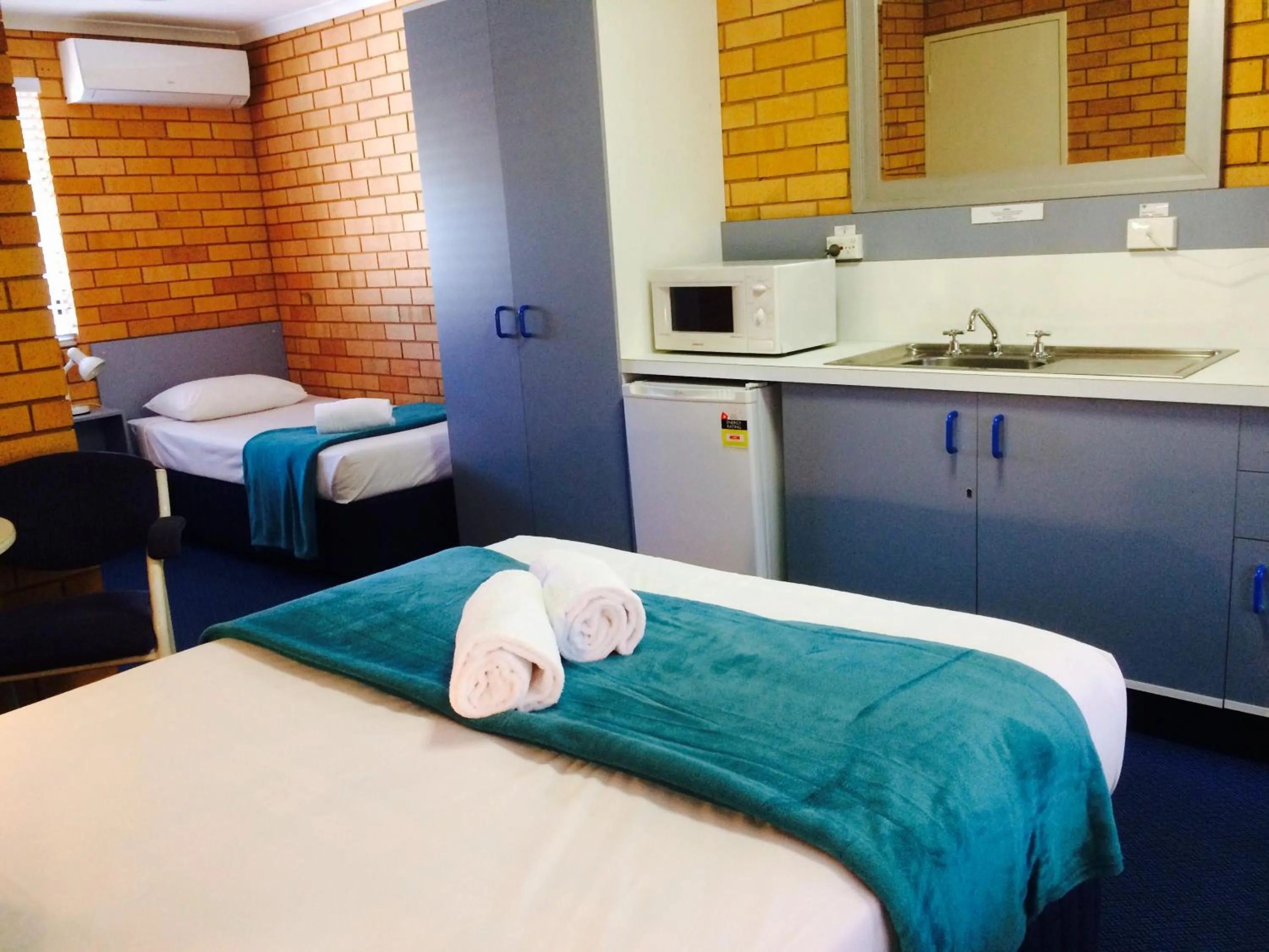 Bed in Bosuns Inn Motel