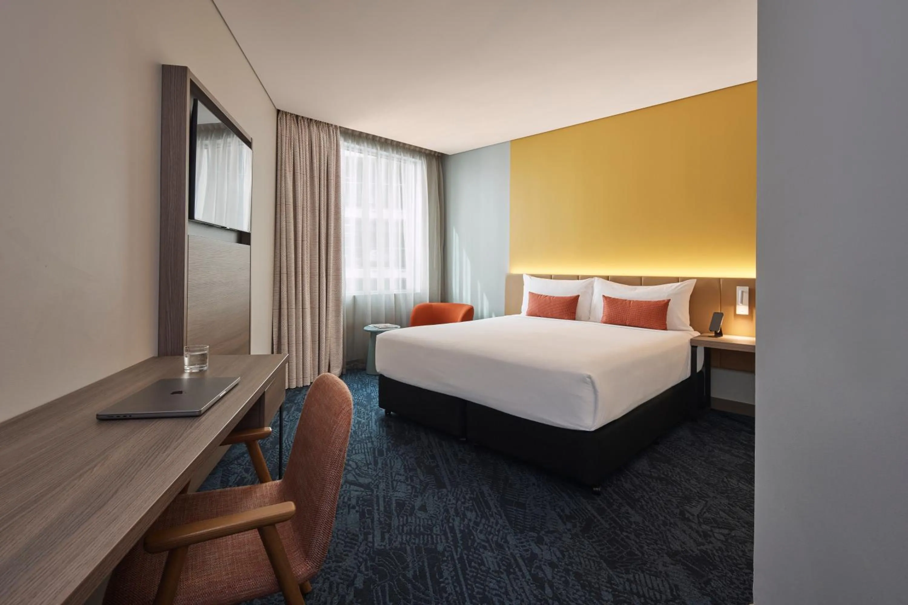 Photo of the whole room, Bed in Rydges Sydney Airport Hotel