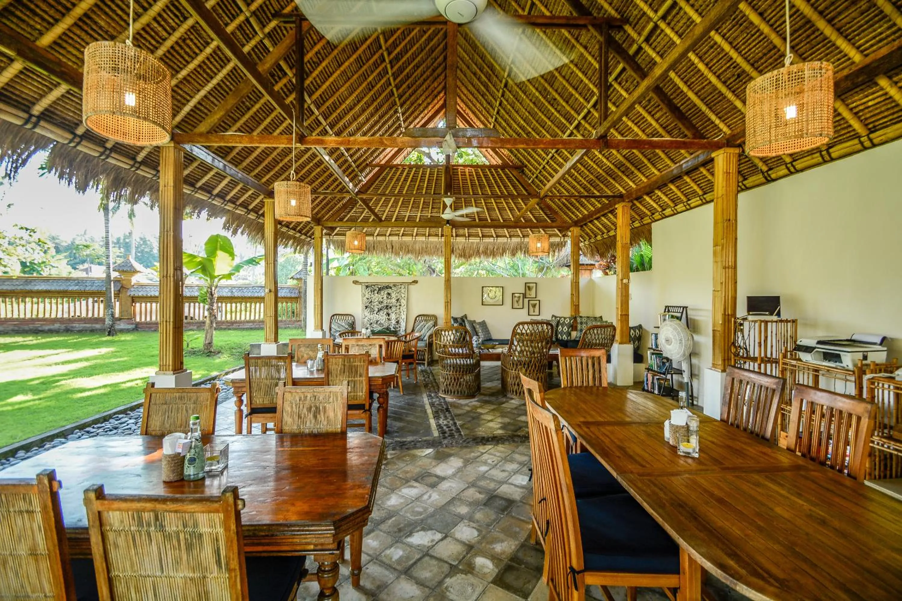 Restaurant/places to eat in Aashaya Jasri Resort