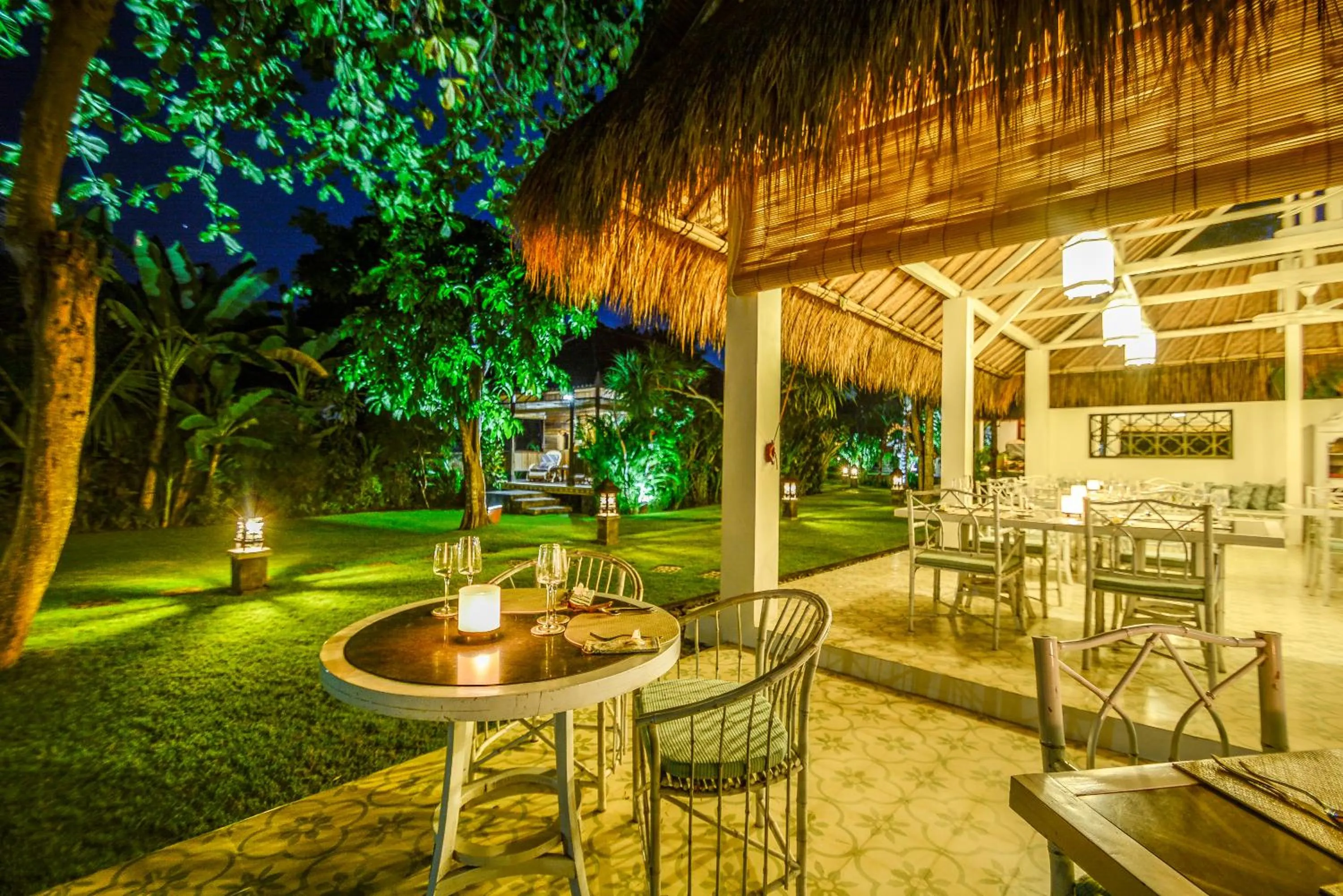 Restaurant/places to eat in Aashaya Jasri Resort