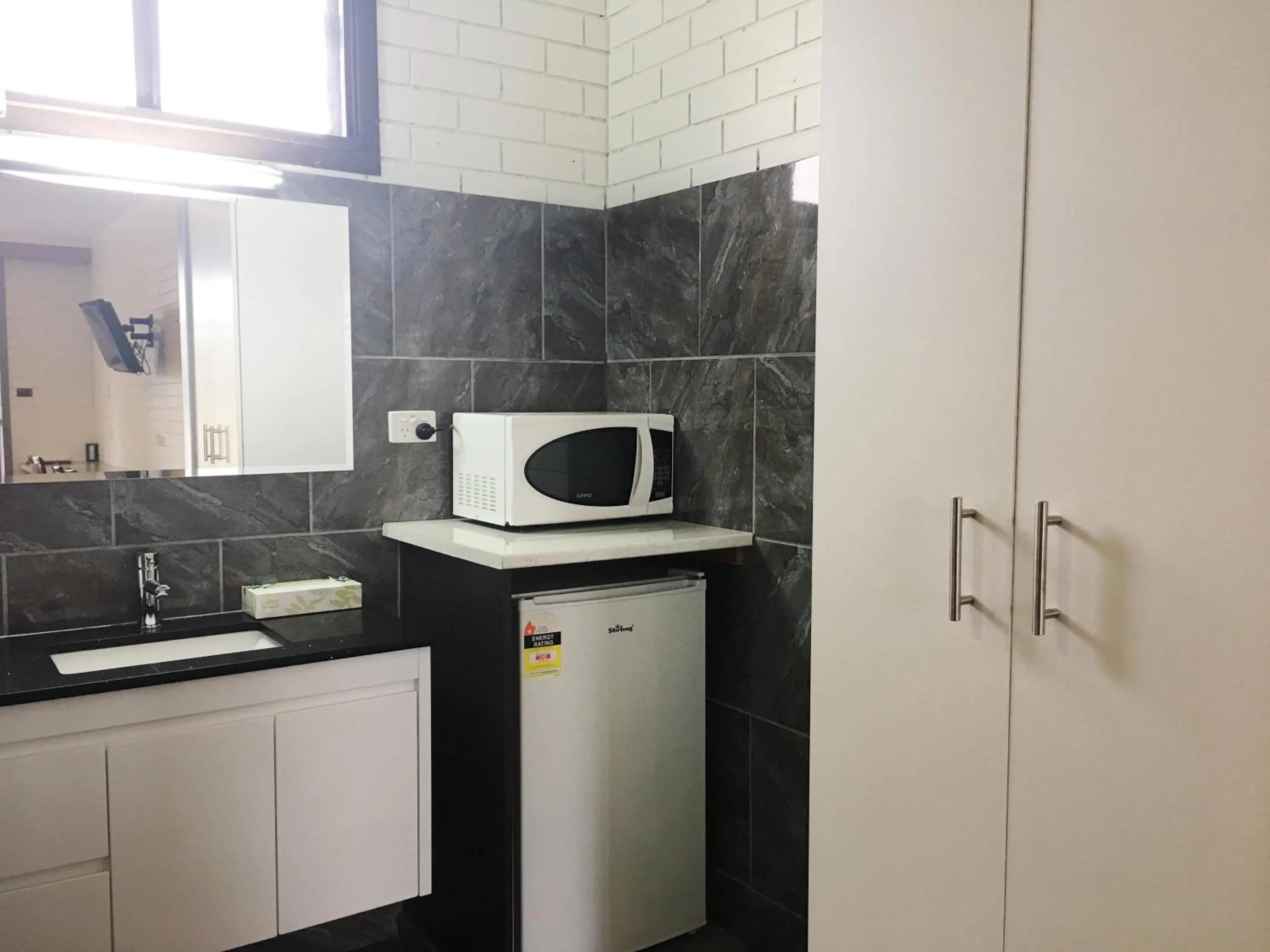 Area and facilities in Statesman Motor Inn