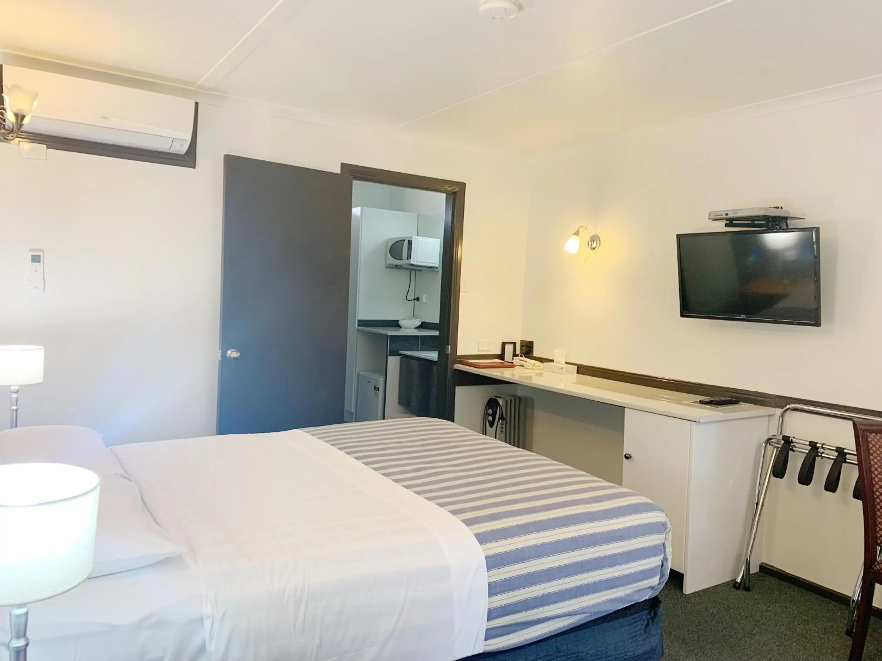 Standard Double Room in Statesman Motor Inn Standard Double Room in Statesman Motor Inn