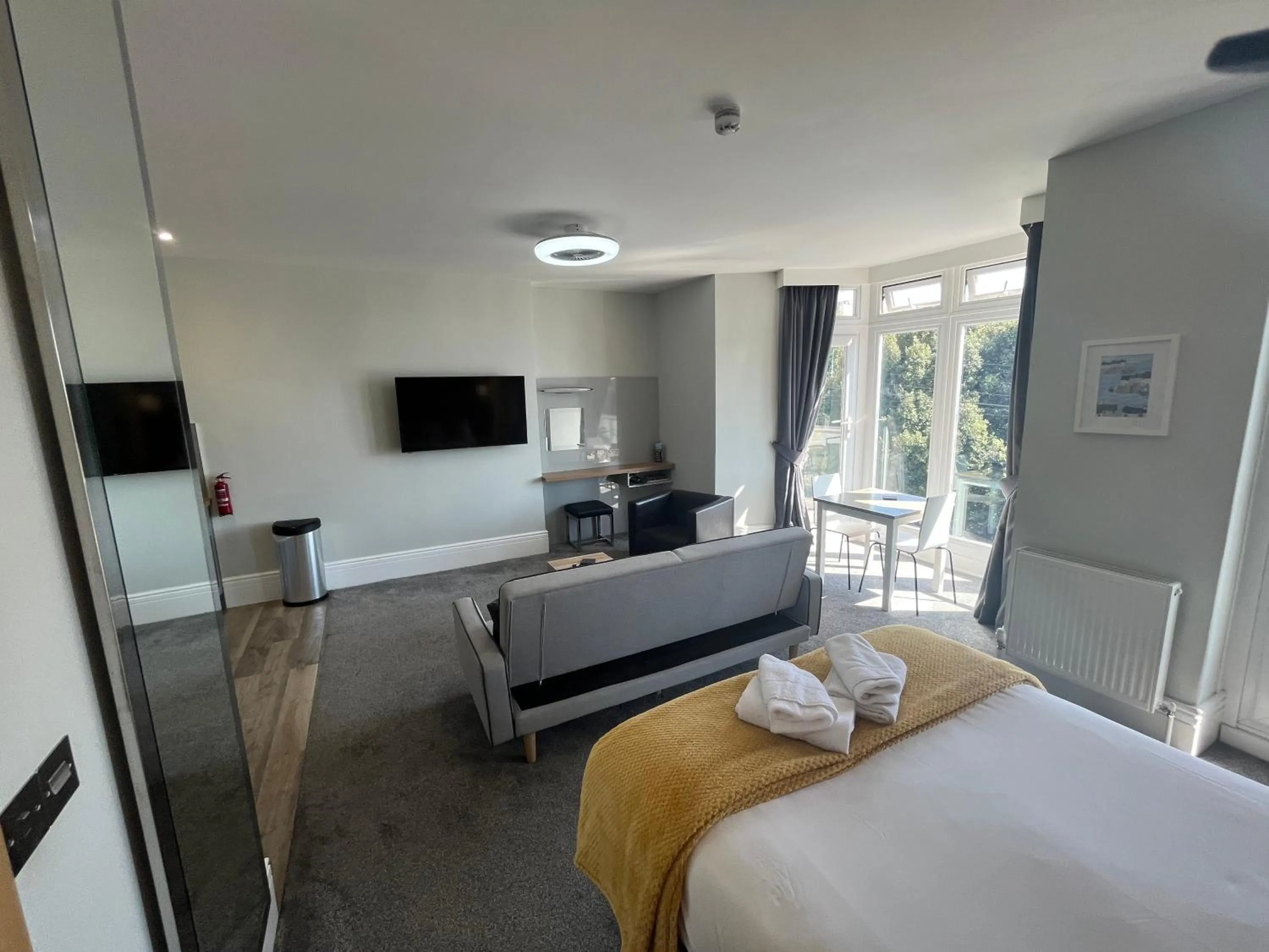 Photo of the whole room, Bed in Harmony Apartments