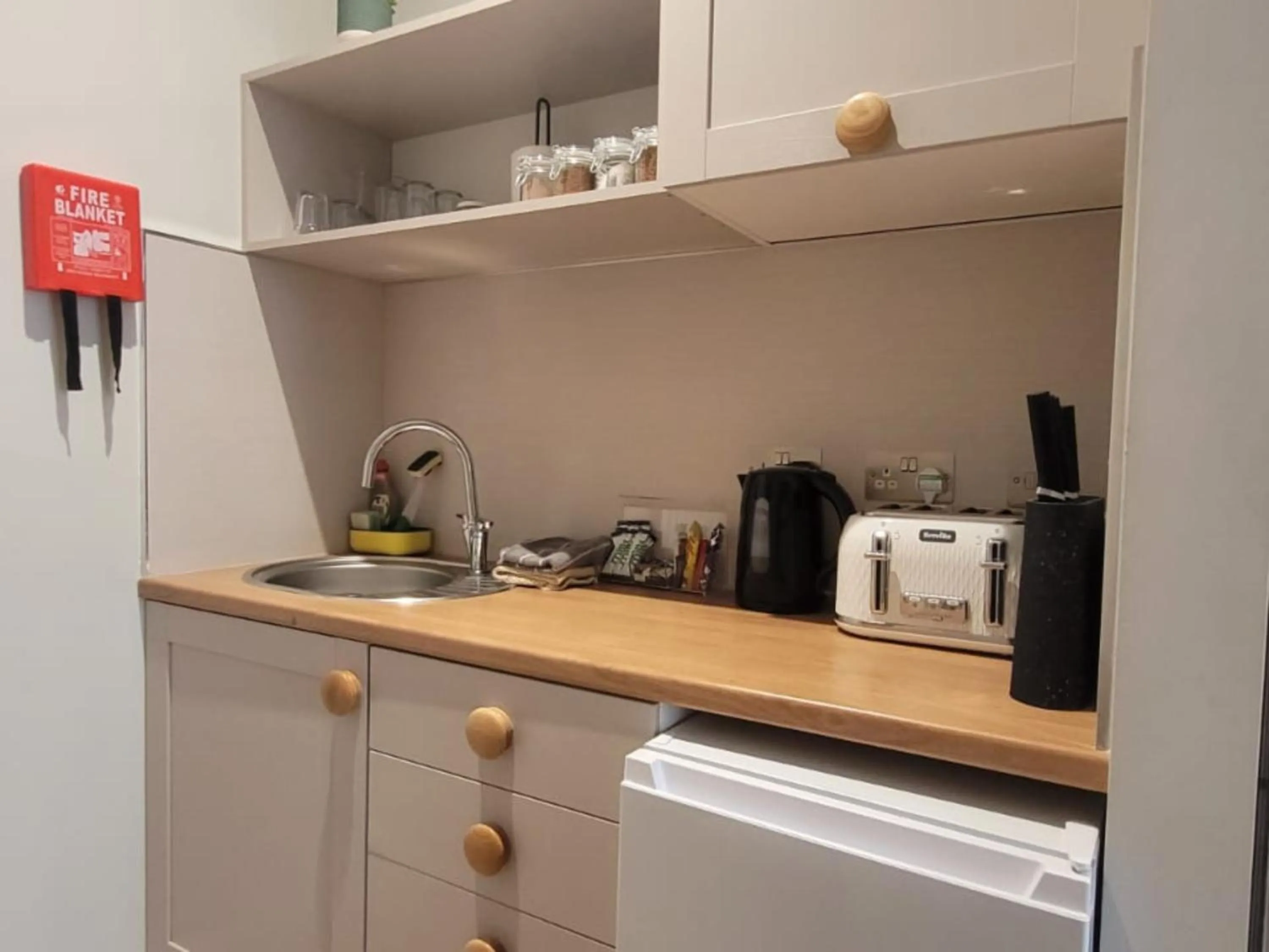 Coffee/tea facilities in Harmony Apartments