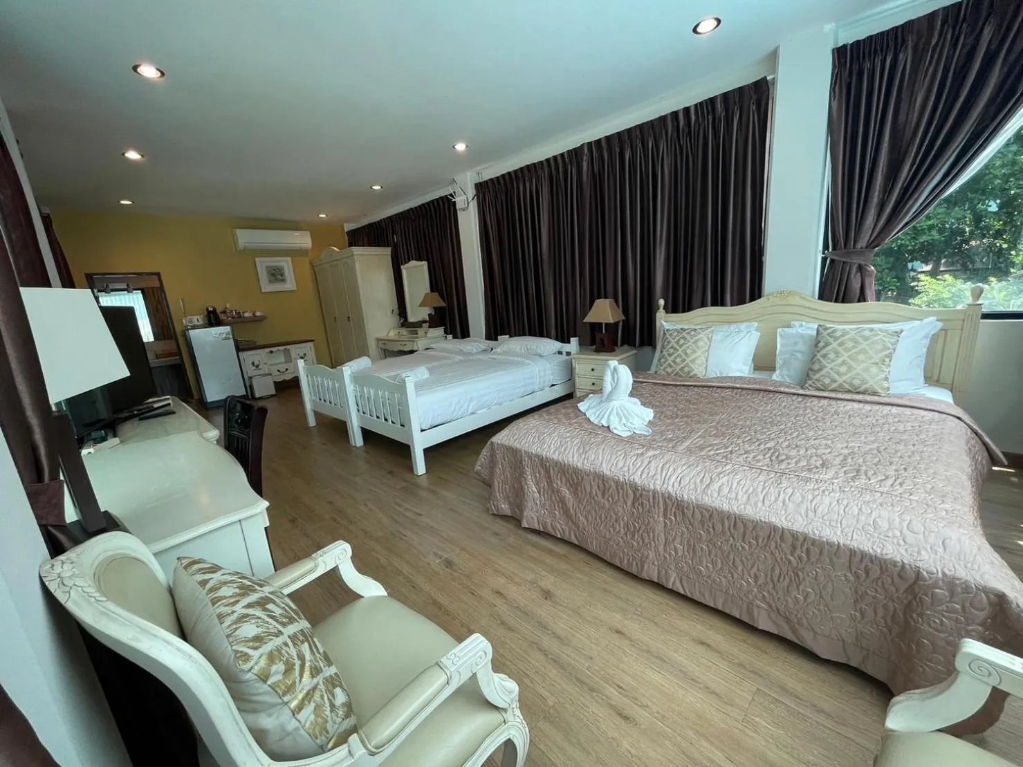 Bed in Vongdeuan Resort