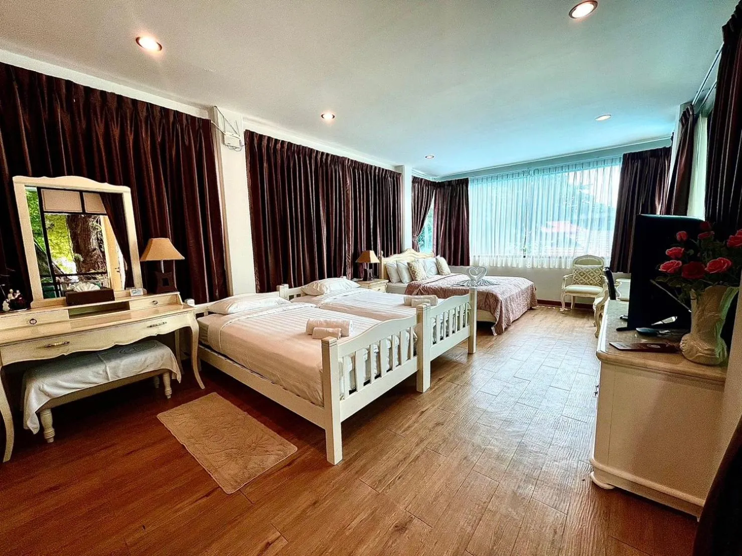 Bed in Vongdeuan Resort