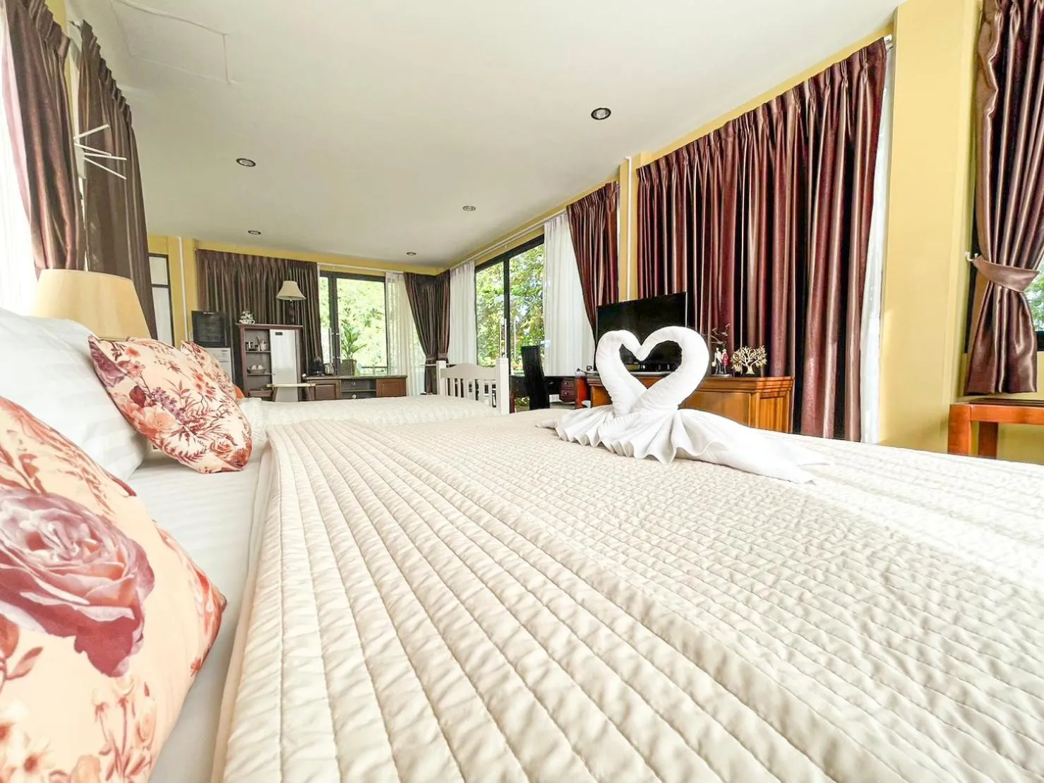 Bed in Vongdeuan Resort