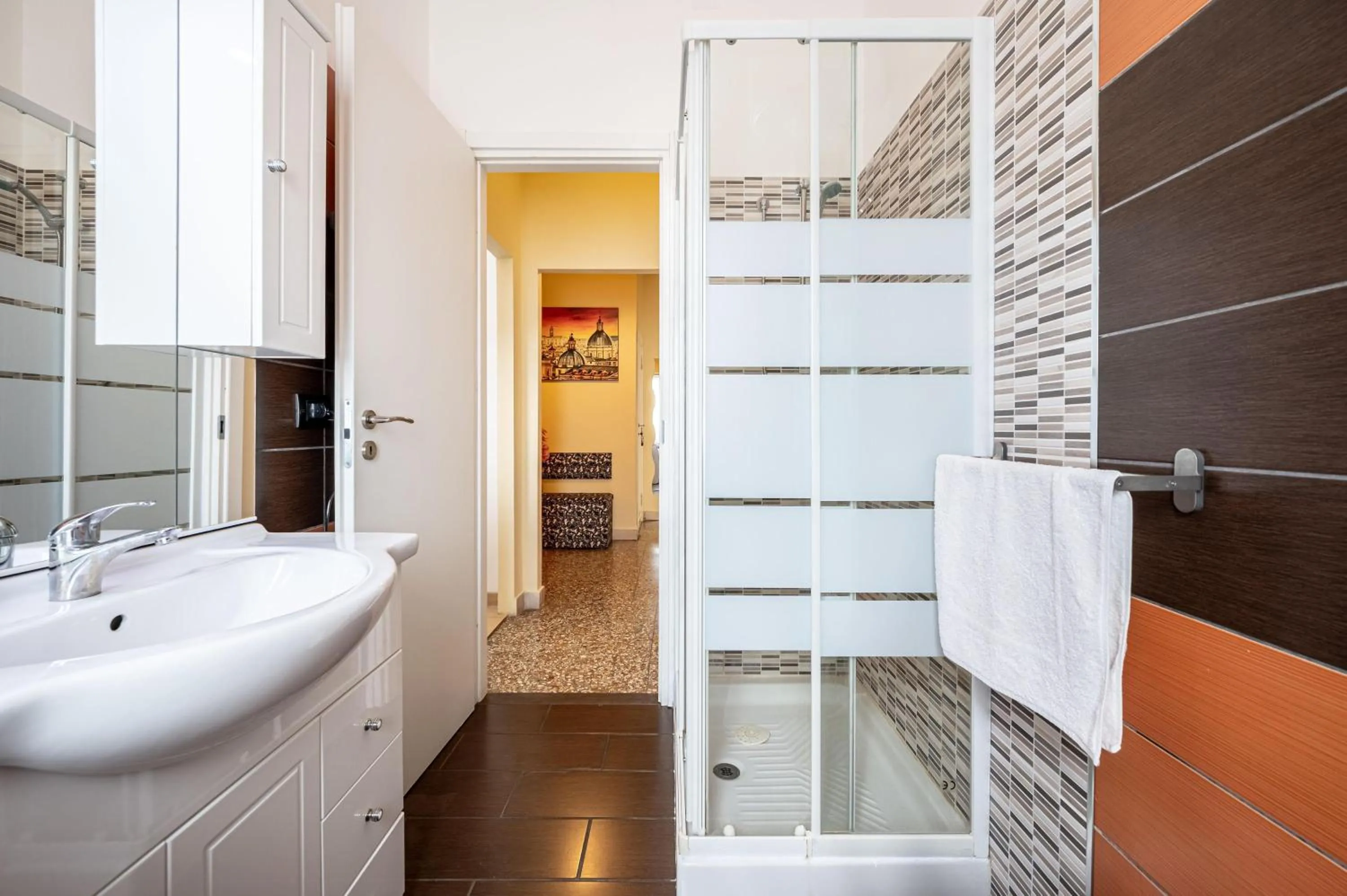 Shower in Caracciolo Apartment - Metro San Giovanni