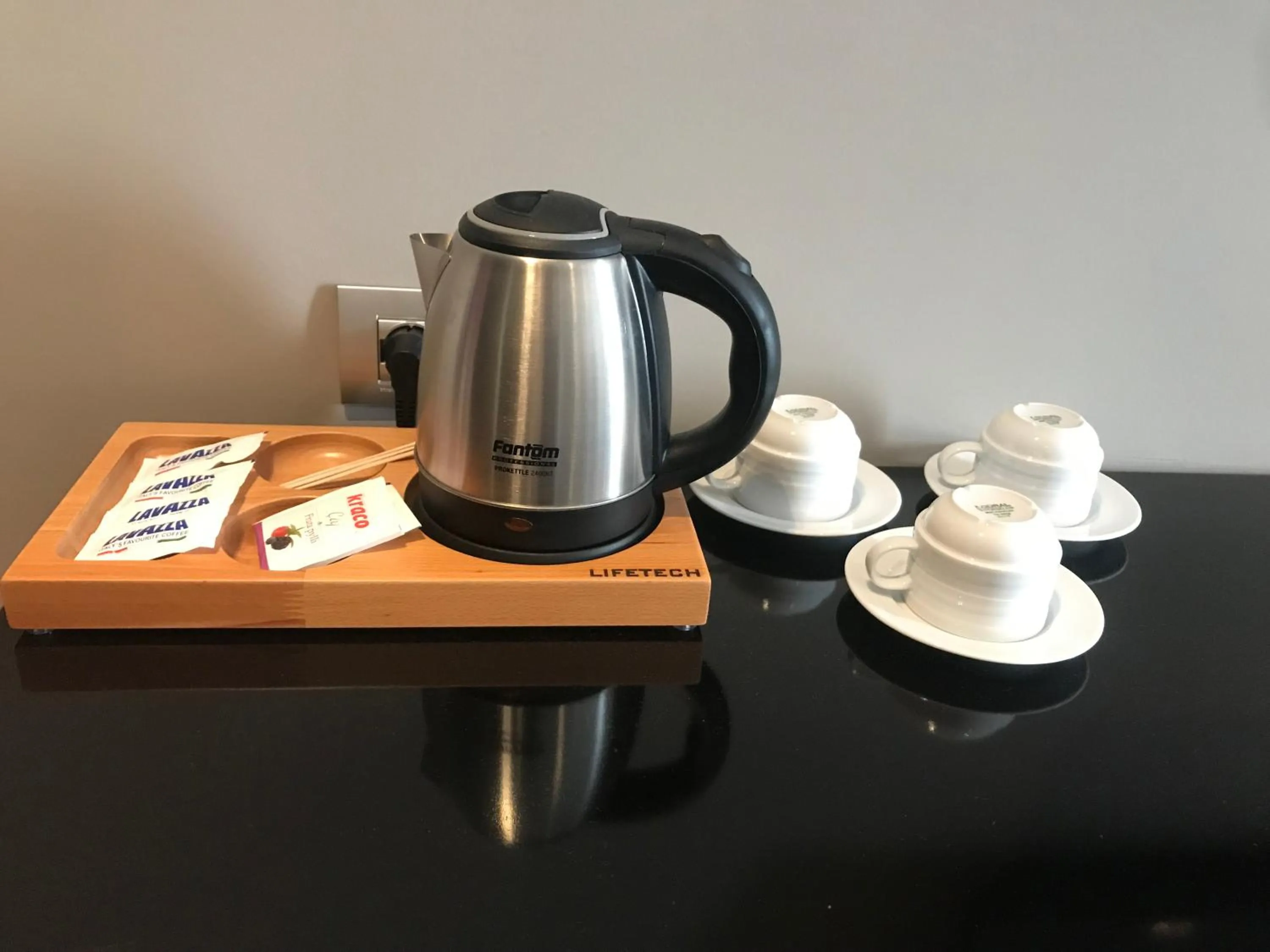 Coffee/tea facilities in Supreme Hotel