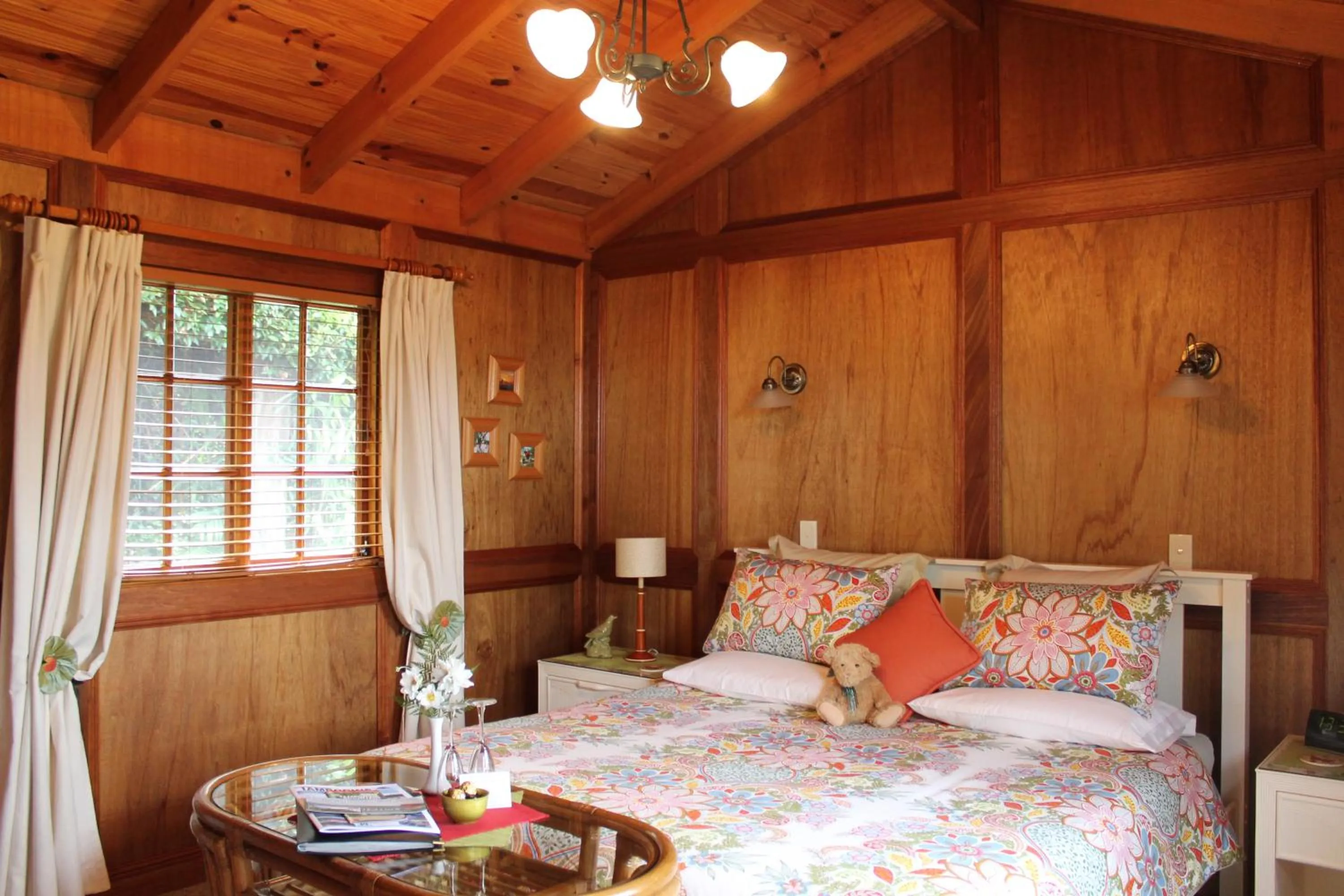 Bed in Tamborine Mountain Bed and Breakfast