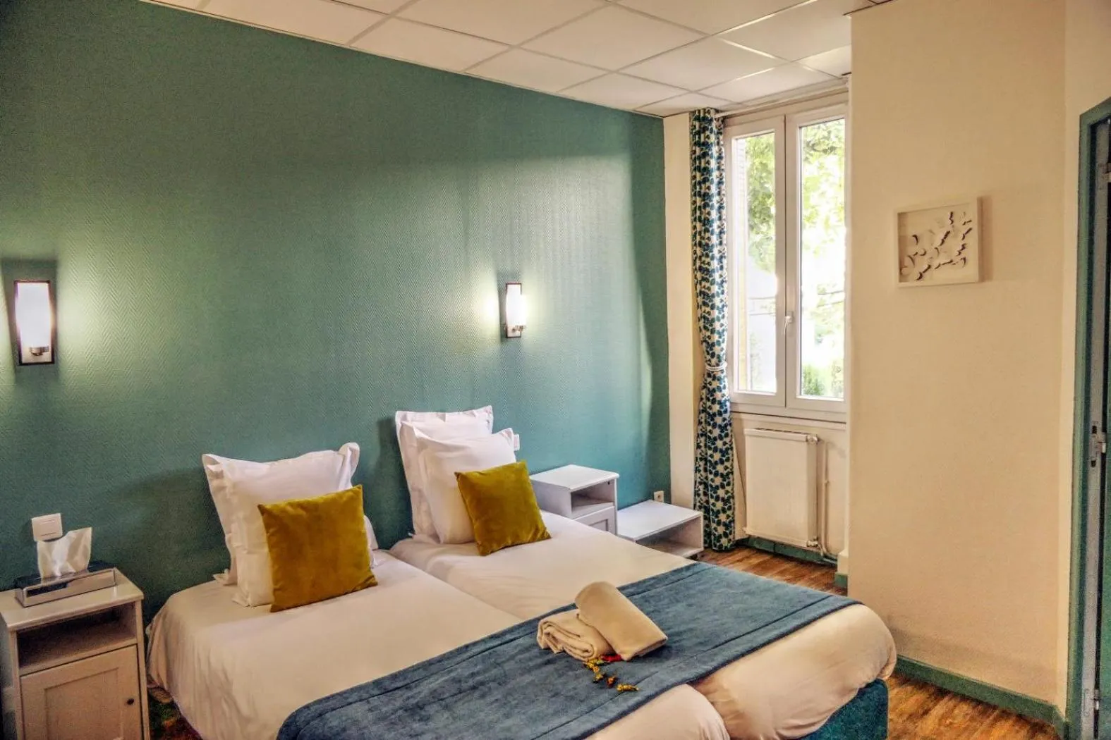 Bed in Hôtel Les Corps Saints