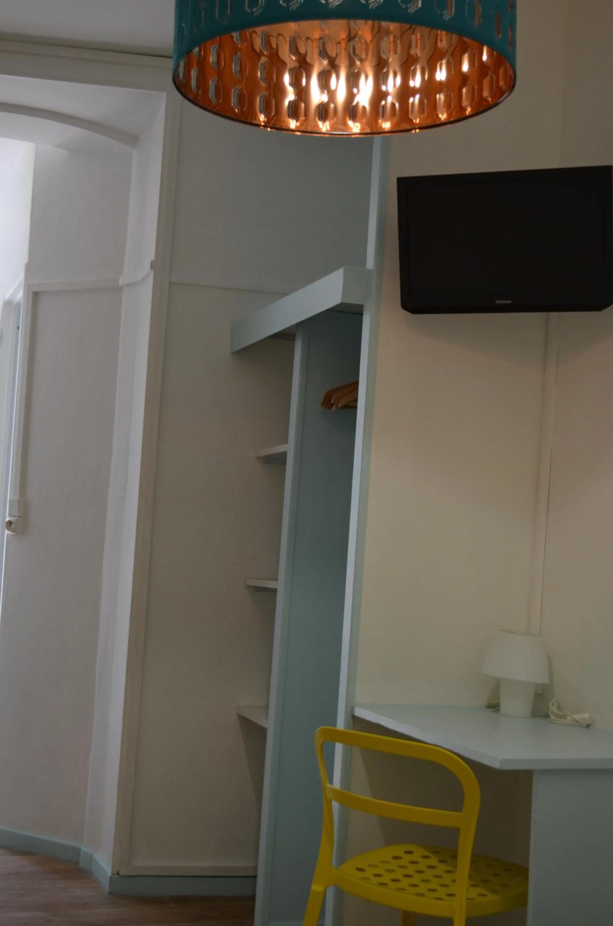 Photo of the whole room in Hôtel Les Corps Saints