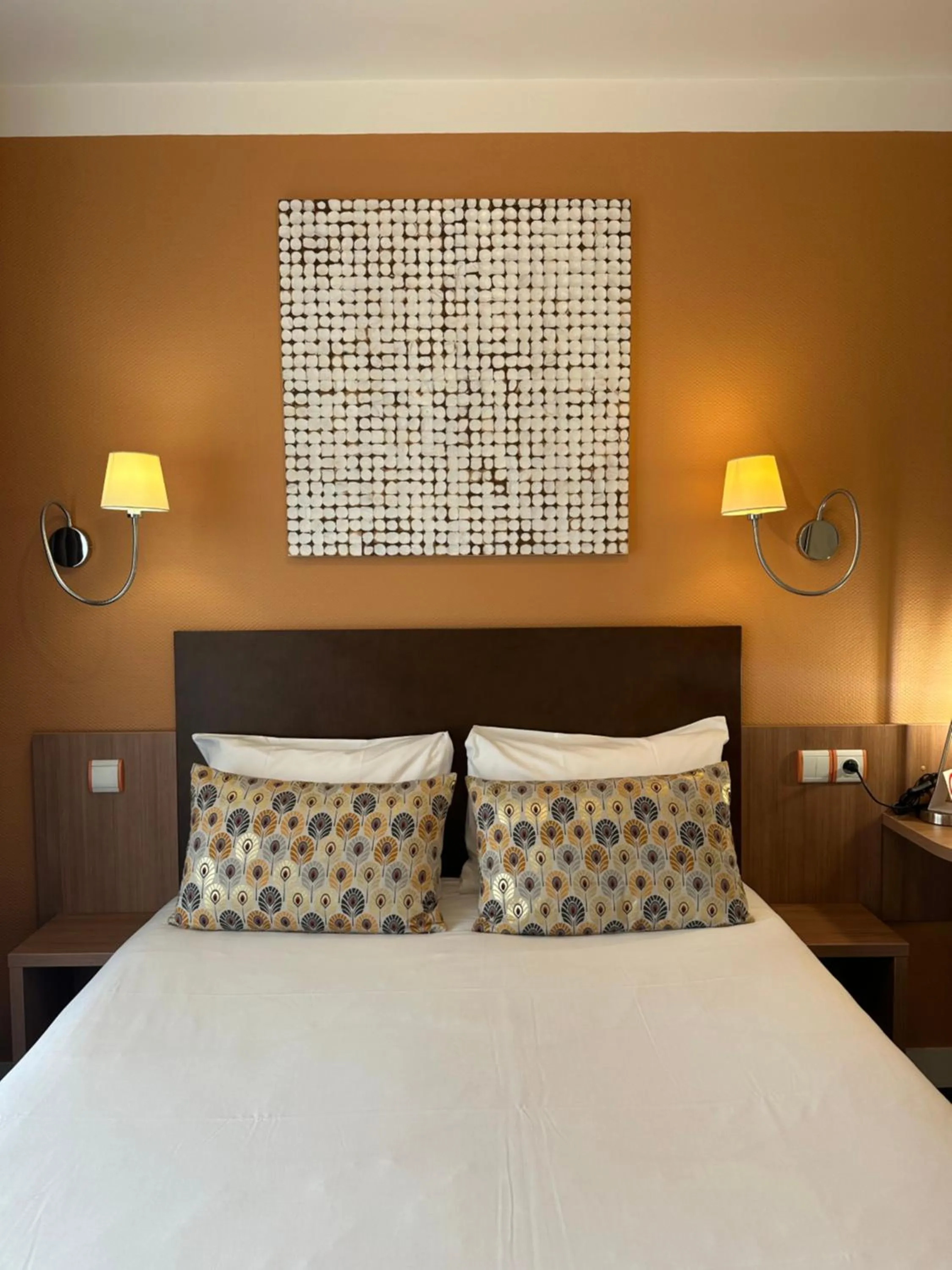 Bedroom, Bed in Hôtel de Caen